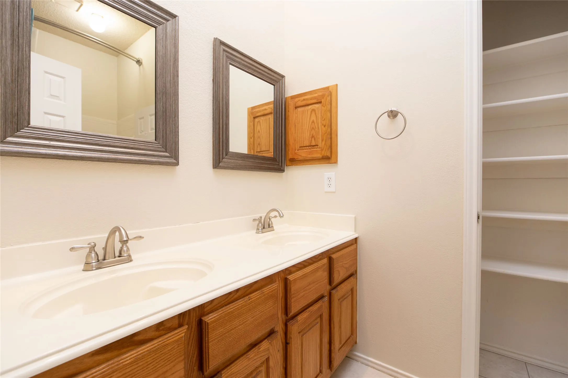 Single Family Residence For Rent in Collin County , 1207 Brook Drive, Allen, Texas 75002, 4 Bedroom, 2 Bathroom, 2 Garage spaces, 1,953 Sqft, built in 1992, mls#21385225, Real Estate Agent in Allen, Homes For Rent in Collin county, Homes For Rent in Allen, Realtor in Allen Texas, Real Estate Brokerage Independent Realty Texas, Luminita Cordes Realtor