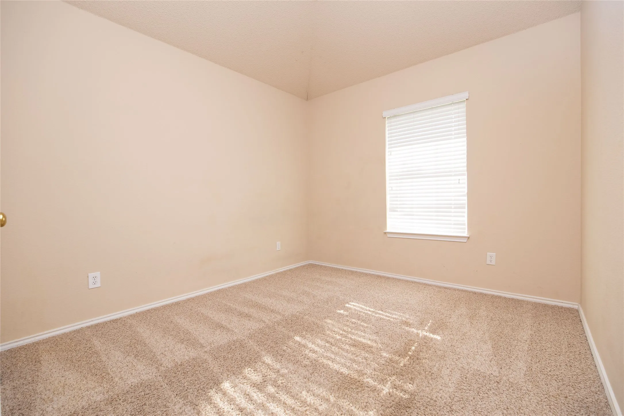 Single Family Residence For Rent in Collin County , 1207 Brook Drive, Allen, Texas 75002, 4 Bedroom, 2 Bathroom, 2 Garage spaces, 1,953 Sqft, built in 1992, mls#21385225, Real Estate Agent in Allen, Homes For Rent in Collin county, Homes For Rent in Allen, Realtor in Allen Texas, Real Estate Brokerage Independent Realty Texas, Luminita Cordes Realtor