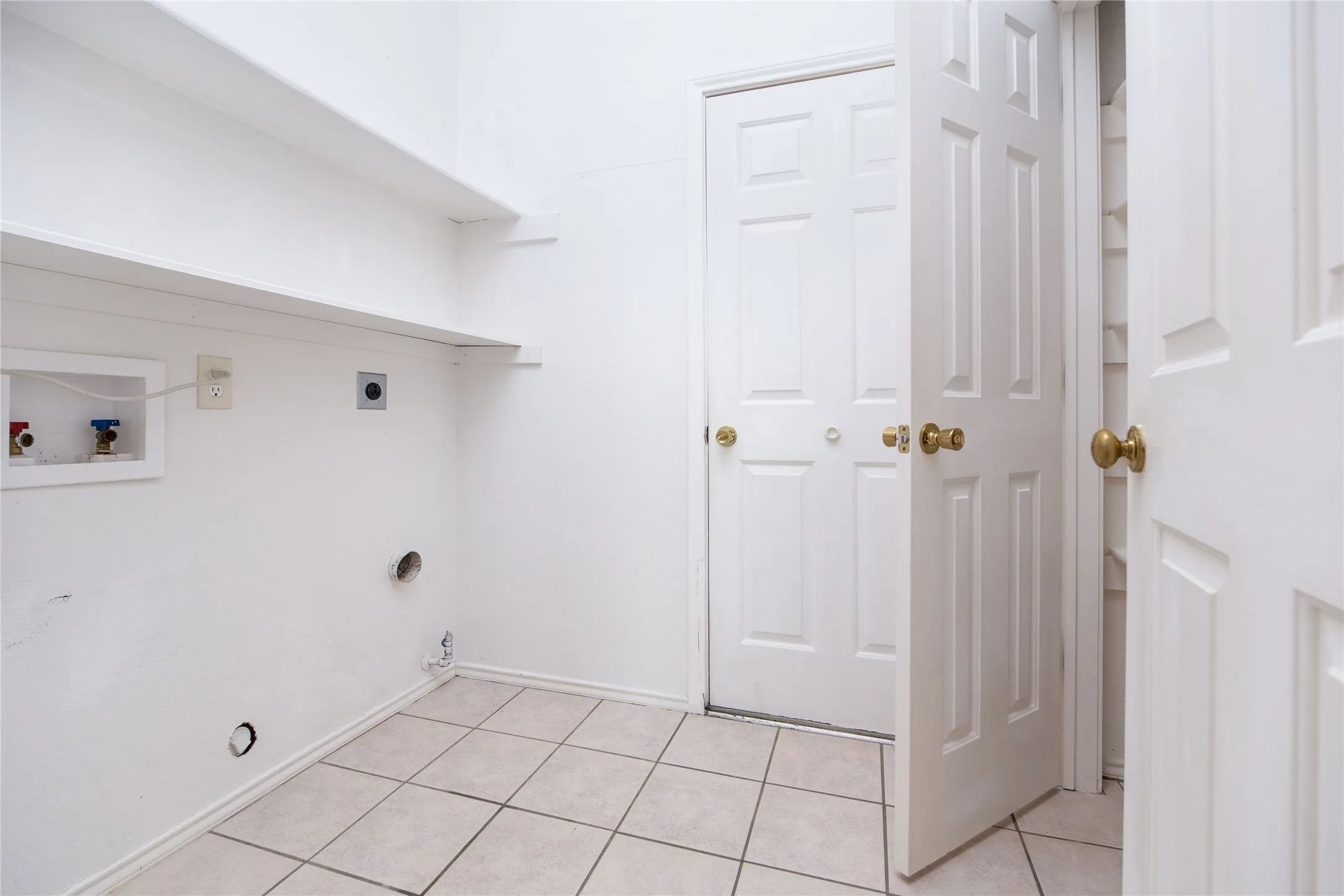 Single Family Residence For Rent in Collin County , 1207 Brook Drive, Allen, Texas 75002, 4 Bedroom, 2 Bathroom, 2 Garage spaces, 1,953 Sqft, built in 1992, mls#21385225, Real Estate Agent in Allen, Homes For Rent in Collin county, Homes For Rent in Allen, Realtor in Allen Texas, Real Estate Brokerage Independent Realty Texas, Luminita Cordes Realtor