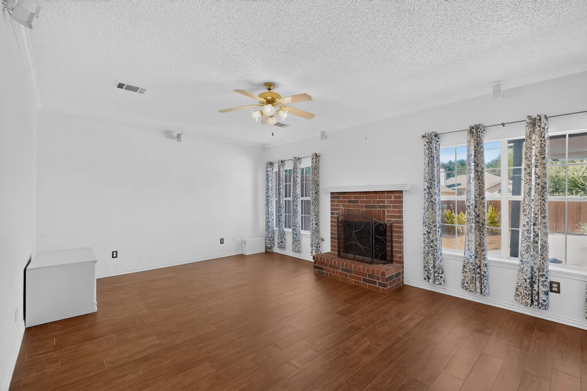 Single Family Residence For Sale in Collin County , 1533 Rustic Trail, Allen, Texas 75002, 4 Bedroom, 3 Bathroom, 2 Garage spaces, 2,478 Sqft, built in 1992, mls#21386998, Real Estate Agent in Allen, Homes For Sale in Collin county, Homes For Sale in Allen, Realtor in Allen Texas, Real Estate Brokerage Independent Realty Texas, Luminita Cordes Realtor