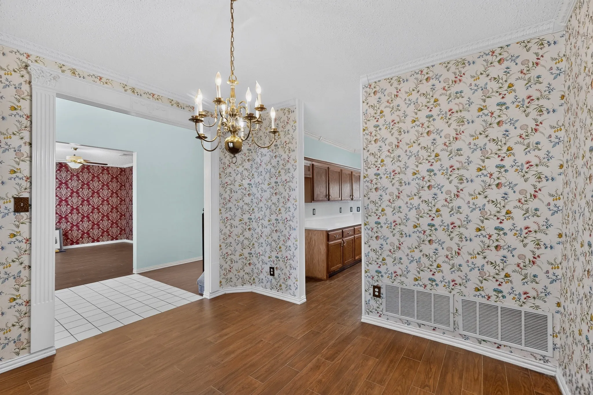 Single Family Residence For Sale in Collin County , 1533 Rustic Trail, Allen, Texas 75002, 4 Bedroom, 3 Bathroom, 2 Garage spaces, 2,478 Sqft, built in 1992, mls#21386998, Real Estate Agent in Allen, Homes For Sale in Collin county, Homes For Sale in Allen, Realtor in Allen Texas, Real Estate Brokerage Independent Realty Texas, Luminita Cordes Realtor