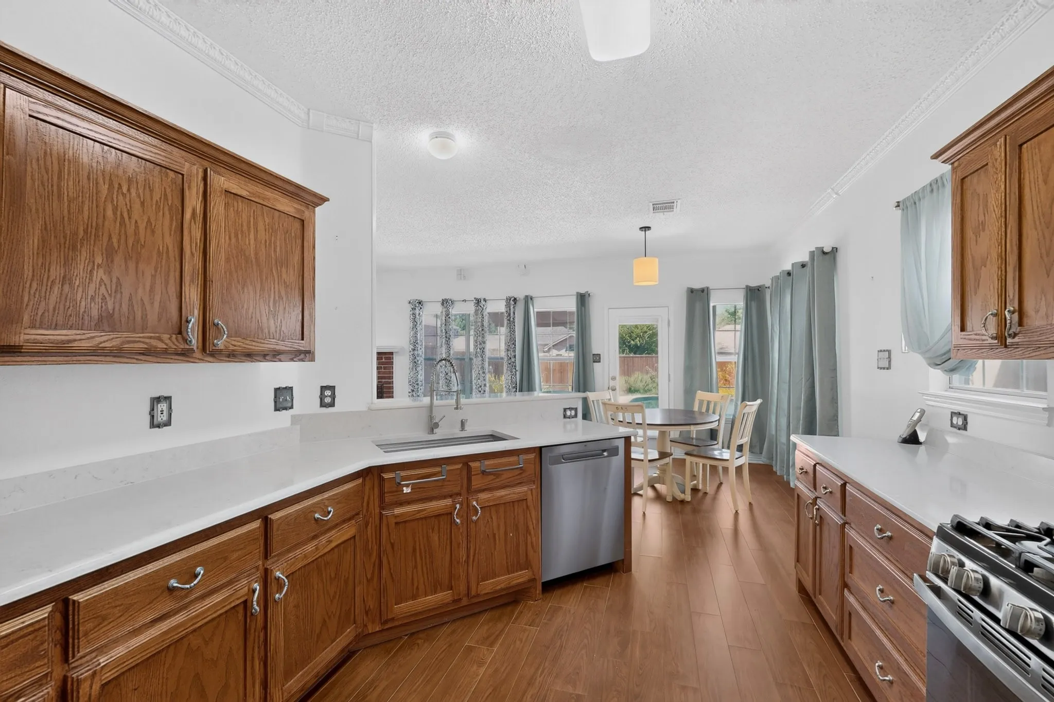 Single Family Residence For Sale in Collin County , 1533 Rustic Trail, Allen, Texas 75002, 4 Bedroom, 3 Bathroom, 2 Garage spaces, 2,478 Sqft, built in 1992, mls#21386998, Real Estate Agent in Allen, Homes For Sale in Collin county, Homes For Sale in Allen, Realtor in Allen Texas, Real Estate Brokerage Independent Realty Texas, Luminita Cordes Realtor