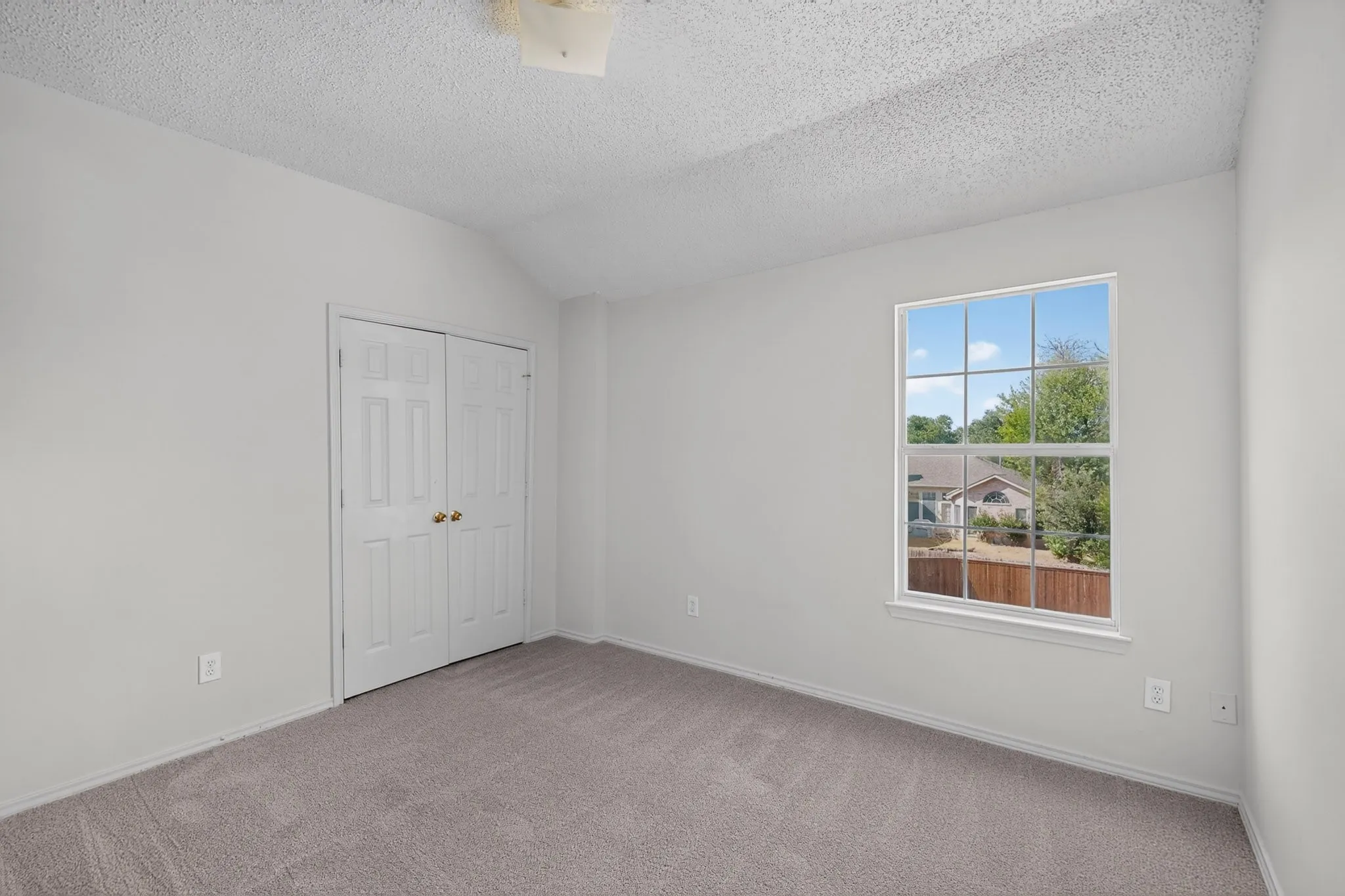 Single Family Residence For Sale in Collin County , 1533 Rustic Trail, Allen, Texas 75002, 4 Bedroom, 3 Bathroom, 2 Garage spaces, 2,478 Sqft, built in 1992, mls#21386998, Real Estate Agent in Allen, Homes For Sale in Collin county, Homes For Sale in Allen, Realtor in Allen Texas, Real Estate Brokerage Independent Realty Texas, Luminita Cordes Realtor
