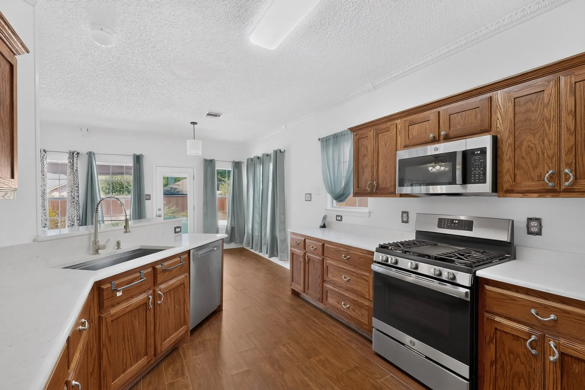 Single Family Residence For Sale in Collin County , 1533 Rustic Trail, Allen, Texas 75002, 4 Bedroom, 3 Bathroom, 2 Garage spaces, 2,478 Sqft, built in 1992, mls#21386998, Real Estate Agent in Allen, Homes For Sale in Collin county, Homes For Sale in Allen, Realtor in Allen Texas, Real Estate Brokerage Independent Realty Texas, Luminita Cordes Realtor