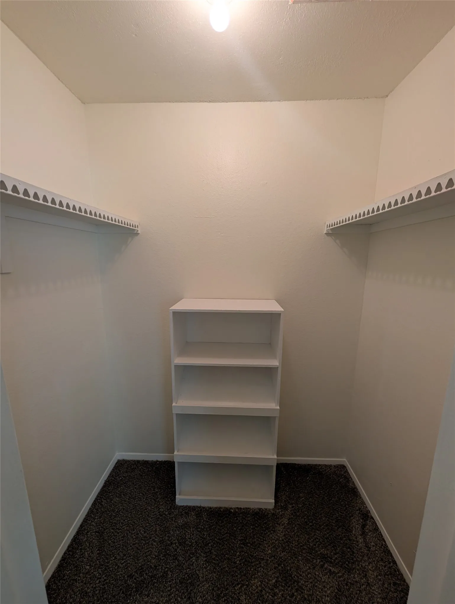 Condominium For Rent in Dallas County , 5981 Arapaho Road 308, Dallas, Texas 75248, 2 Bedroom, 2 Bathroom, Garage spaces, 1,205 Sqft, built in 1980, mls#21386946, Real Estate Agent in Dallas, Homes For Rent in Dallas county, Homes For Rent in Dallas, Realtor in Dallas Texas, Real Estate Brokerage Independent Realty Texas, Luminita Cordes Realtor