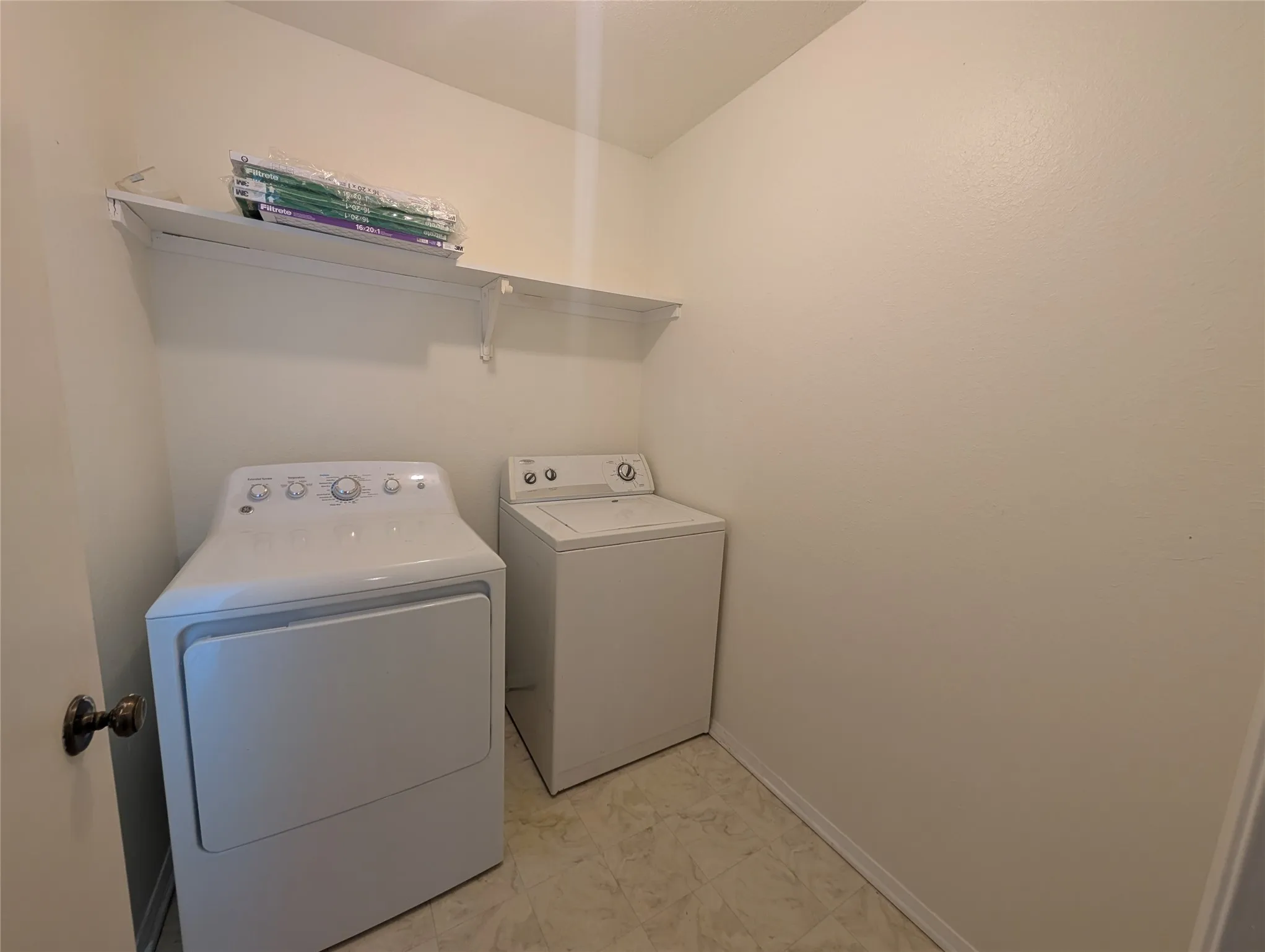 Condominium For Rent in Dallas County , 5981 Arapaho Road 308, Dallas, Texas 75248, 2 Bedroom, 2 Bathroom, Garage spaces, 1,205 Sqft, built in 1980, mls#21386946, Real Estate Agent in Dallas, Homes For Rent in Dallas county, Homes For Rent in Dallas, Realtor in Dallas Texas, Real Estate Brokerage Independent Realty Texas, Luminita Cordes Realtor
