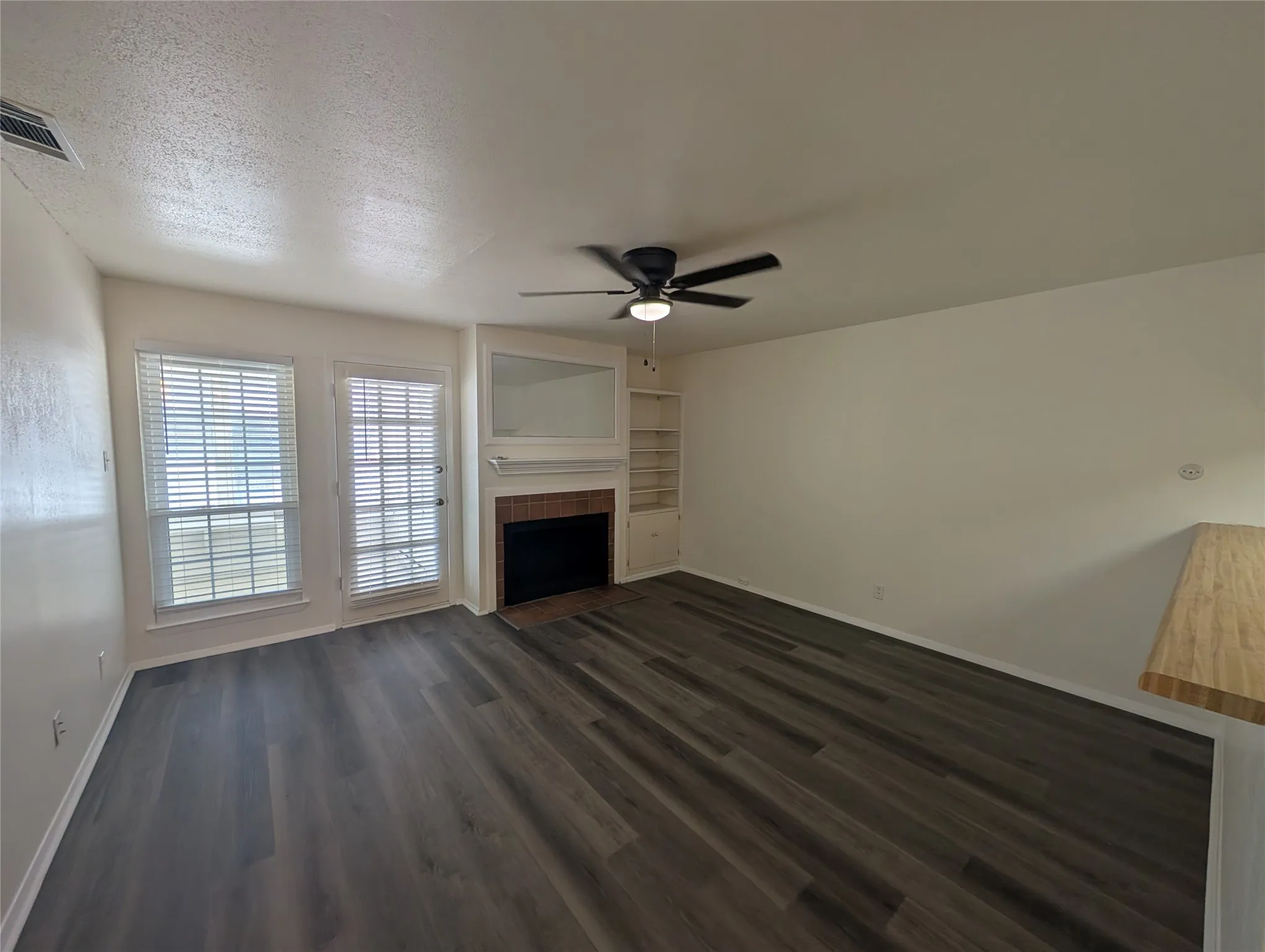 Condominium For Rent in Dallas County , 5981 Arapaho Road 308, Dallas, Texas 75248, 2 Bedroom, 2 Bathroom, Garage spaces, 1,205 Sqft, built in 1980, mls#21386946, Real Estate Agent in Dallas, Homes For Rent in Dallas county, Homes For Rent in Dallas, Realtor in Dallas Texas, Real Estate Brokerage Independent Realty Texas, Luminita Cordes Realtor