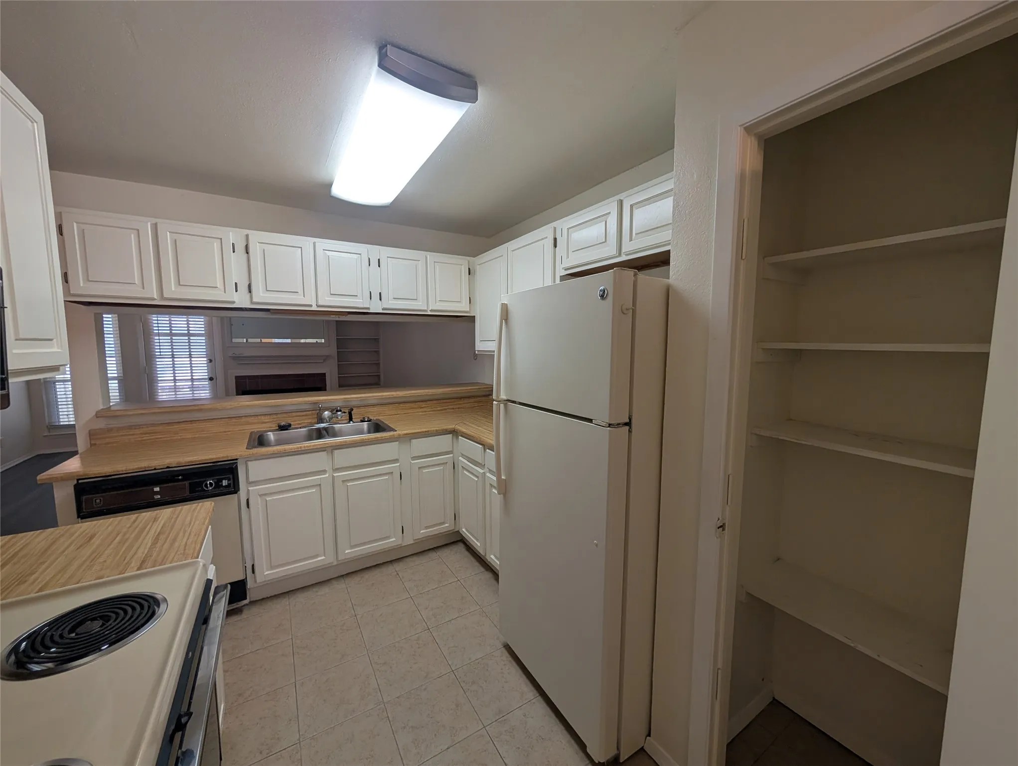 Condominium For Rent in Dallas County , 5981 Arapaho Road 308, Dallas, Texas 75248, 2 Bedroom, 2 Bathroom, Garage spaces, 1,205 Sqft, built in 1980, mls#21386946, Real Estate Agent in Dallas, Homes For Rent in Dallas county, Homes For Rent in Dallas, Realtor in Dallas Texas, Real Estate Brokerage Independent Realty Texas, Luminita Cordes Realtor