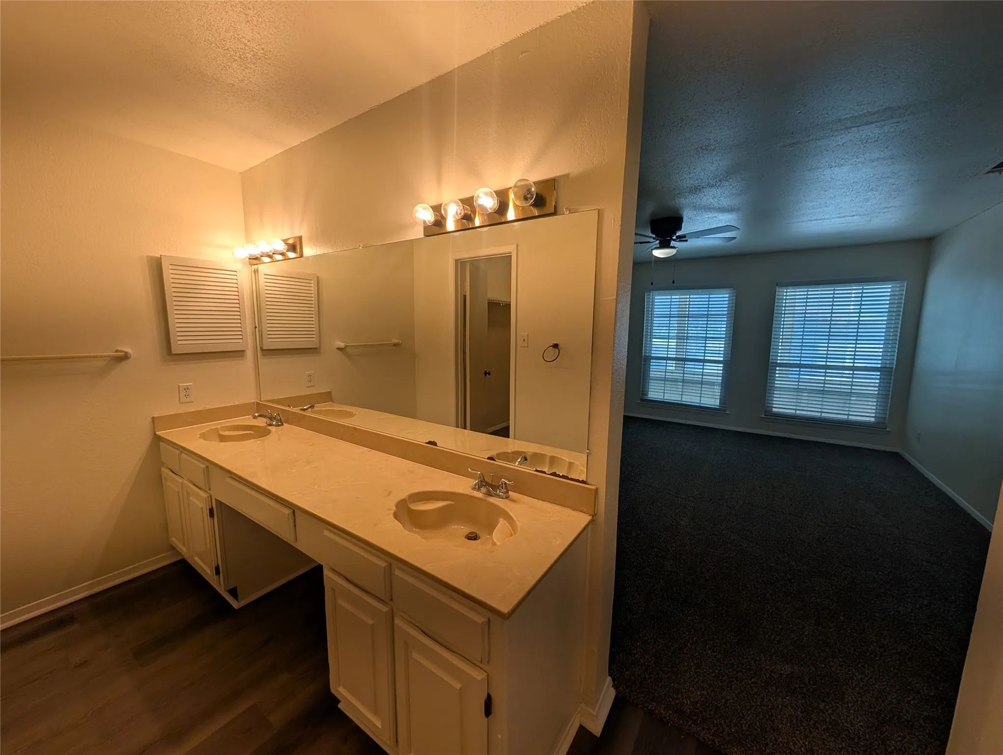 Condominium For Rent in Dallas County , 5981 Arapaho Road 308, Dallas, Texas 75248, 2 Bedroom, 2 Bathroom, Garage spaces, 1,205 Sqft, built in 1980, mls#21386946, Real Estate Agent in Dallas, Homes For Rent in Dallas county, Homes For Rent in Dallas, Realtor in Dallas Texas, Real Estate Brokerage Independent Realty Texas, Luminita Cordes Realtor