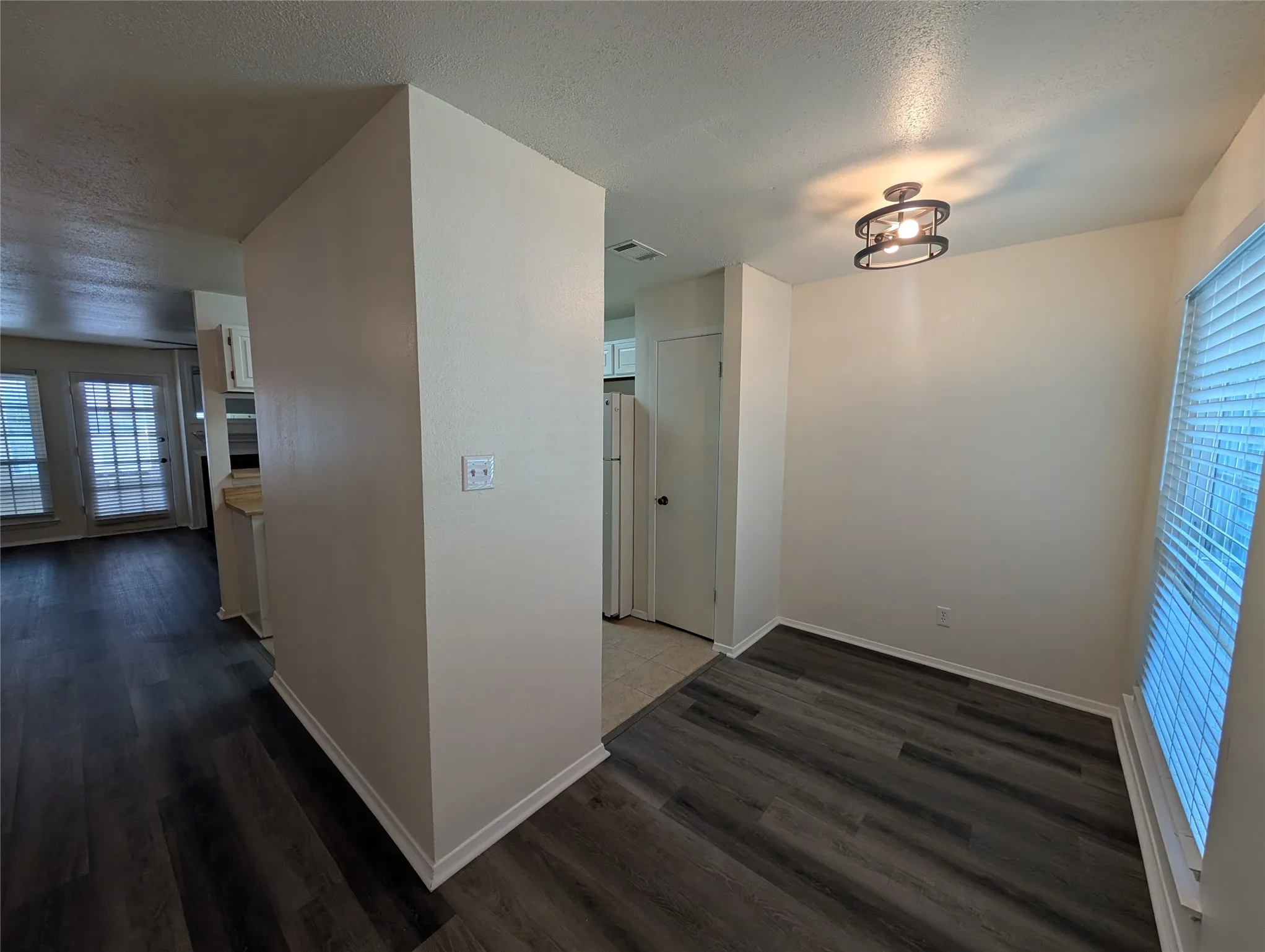 Condominium For Rent in Dallas County , 5981 Arapaho Road 308, Dallas, Texas 75248, 2 Bedroom, 2 Bathroom, Garage spaces, 1,205 Sqft, built in 1980, mls#21386946, Real Estate Agent in Dallas, Homes For Rent in Dallas county, Homes For Rent in Dallas, Realtor in Dallas Texas, Real Estate Brokerage Independent Realty Texas, Luminita Cordes Realtor