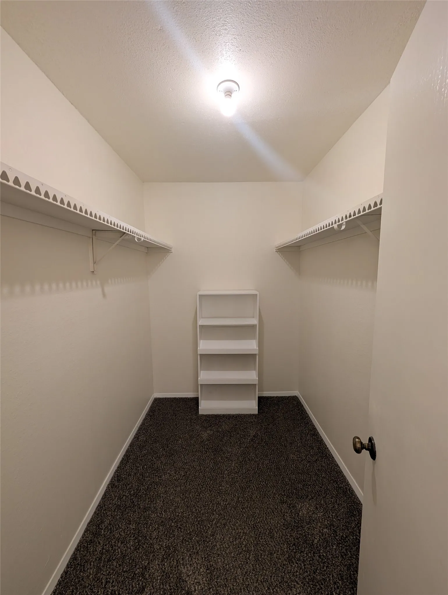 Condominium For Rent in Dallas County , 5981 Arapaho Road 308, Dallas, Texas 75248, 2 Bedroom, 2 Bathroom, Garage spaces, 1,205 Sqft, built in 1980, mls#21386946, Real Estate Agent in Dallas, Homes For Rent in Dallas county, Homes For Rent in Dallas, Realtor in Dallas Texas, Real Estate Brokerage Independent Realty Texas, Luminita Cordes Realtor