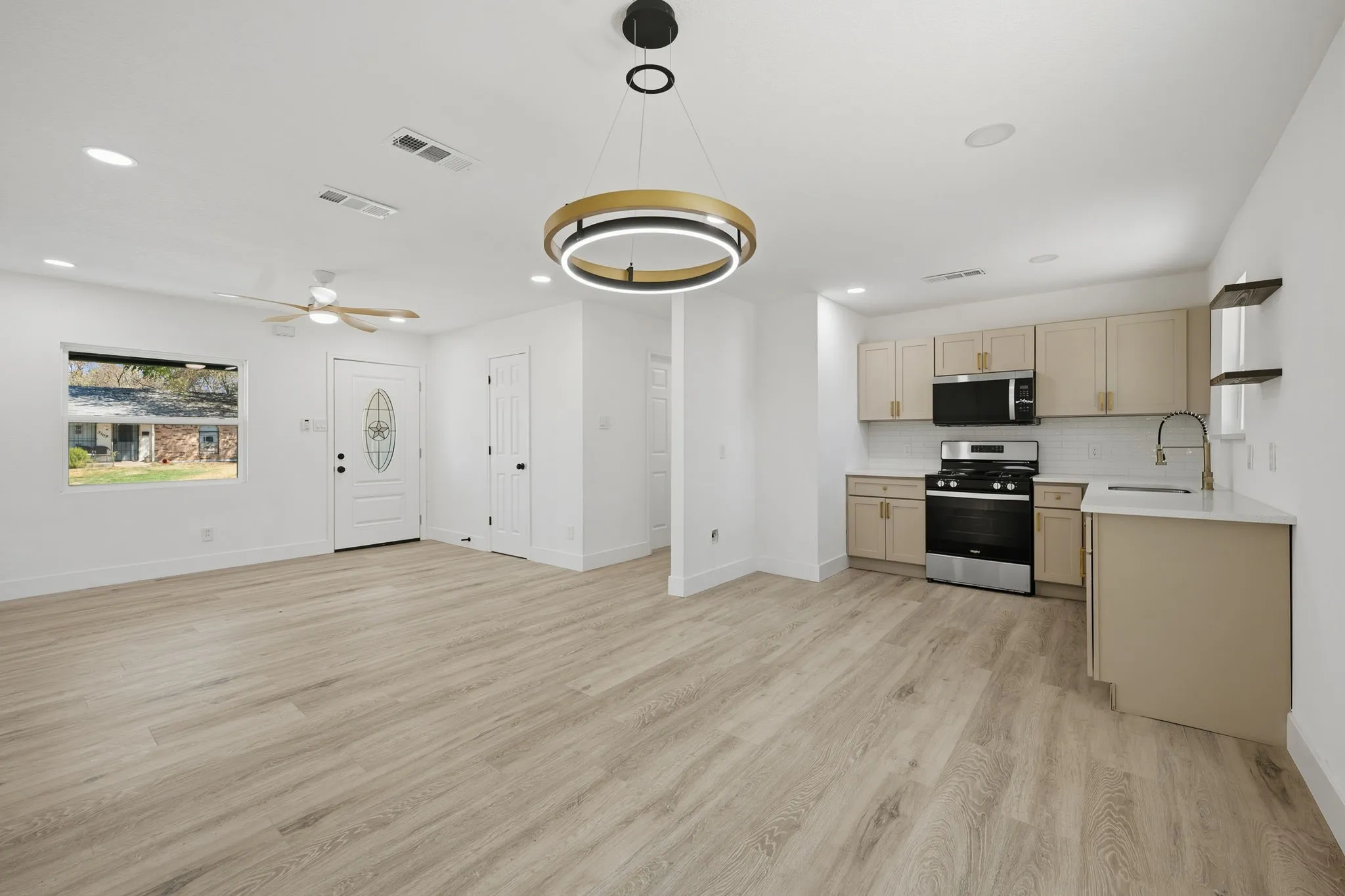 Single Family Residence For Sale in Tarrant County , 5508 Alter Drive, Fort Worth, Texas 76119, 4 Bedroom, 2 Bathroom, Garage spaces, 1,301 Sqft, built in 1960, mls#21374384, Real Estate Agent in Fort Worth, Homes For Sale in Tarrant county, Homes For Sale in Fort Worth, Realtor in Fort Worth Texas, Real Estate Brokerage Independent Realty Texas, Luminita Cordes Realtor