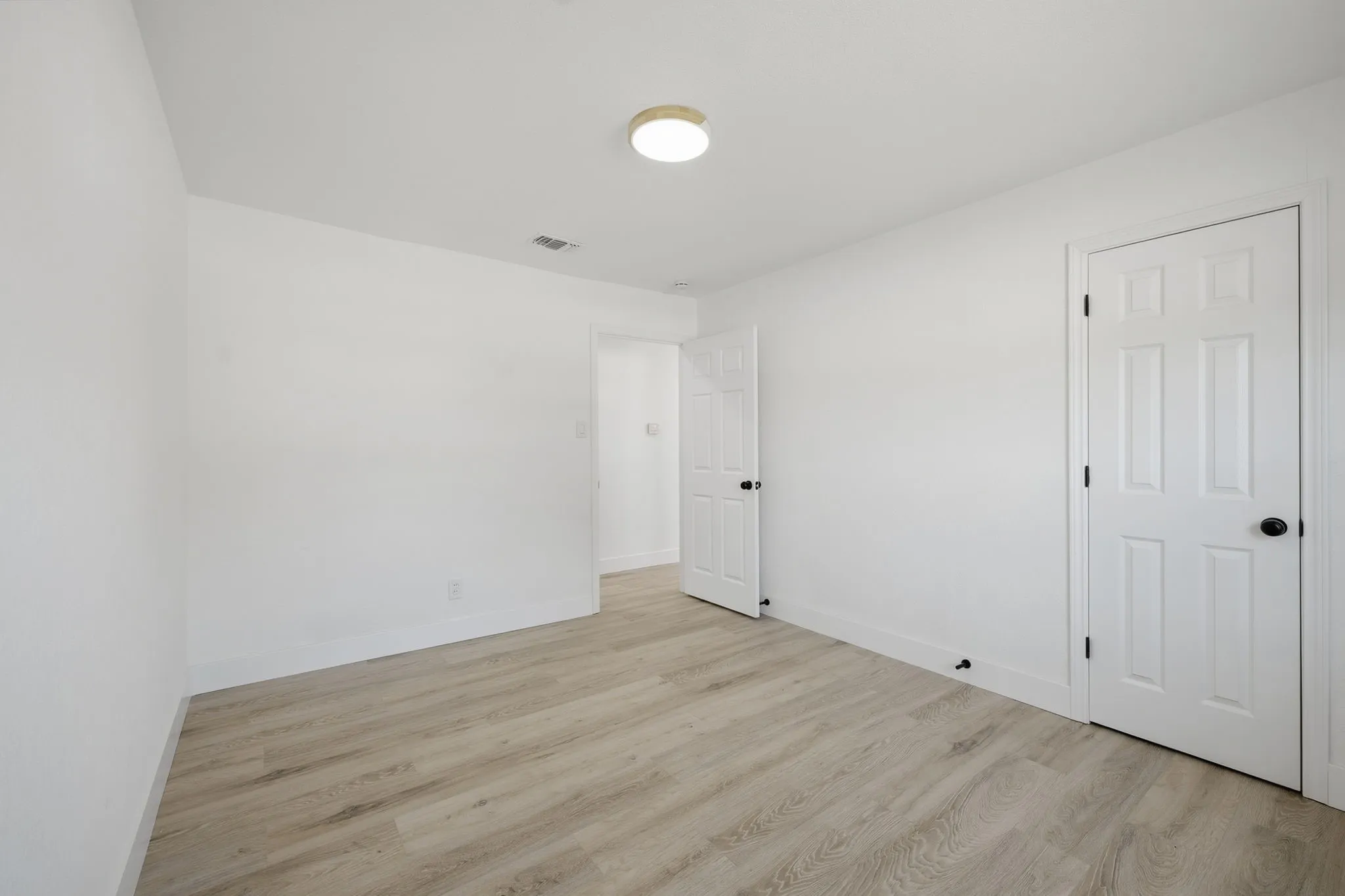 Single Family Residence For Sale in Tarrant County , 5508 Alter Drive, Fort Worth, Texas 76119, 4 Bedroom, 2 Bathroom, Garage spaces, 1,301 Sqft, built in 1960, mls#21374384, Real Estate Agent in Fort Worth, Homes For Sale in Tarrant county, Homes For Sale in Fort Worth, Realtor in Fort Worth Texas, Real Estate Brokerage Independent Realty Texas, Luminita Cordes Realtor
