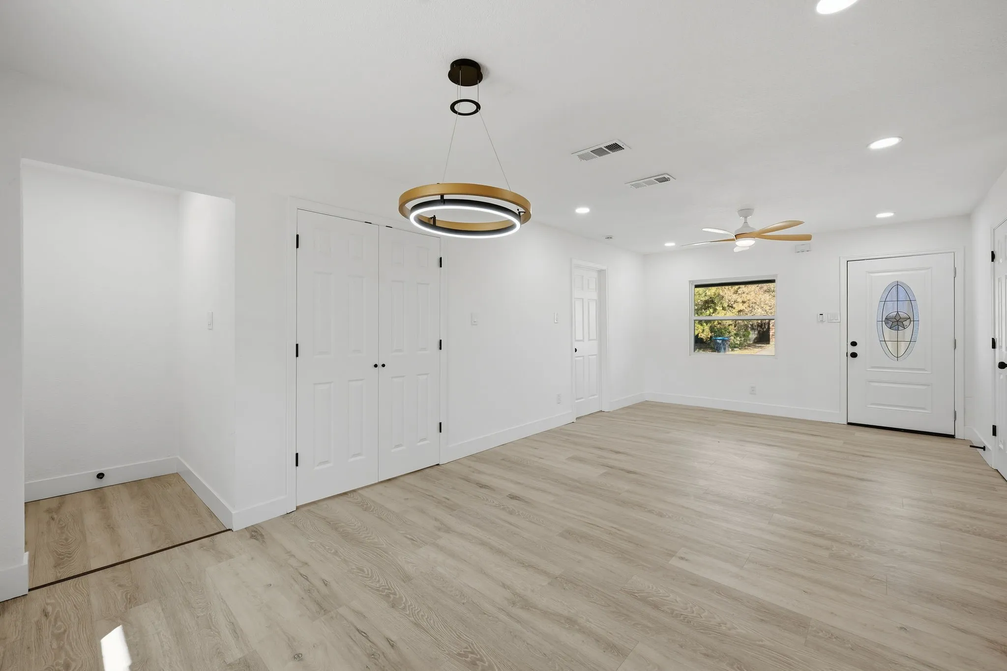 Single Family Residence For Sale in Tarrant County , 5508 Alter Drive, Fort Worth, Texas 76119, 4 Bedroom, 2 Bathroom, Garage spaces, 1,301 Sqft, built in 1960, mls#21374384, Real Estate Agent in Fort Worth, Homes For Sale in Tarrant county, Homes For Sale in Fort Worth, Realtor in Fort Worth Texas, Real Estate Brokerage Independent Realty Texas, Luminita Cordes Realtor
