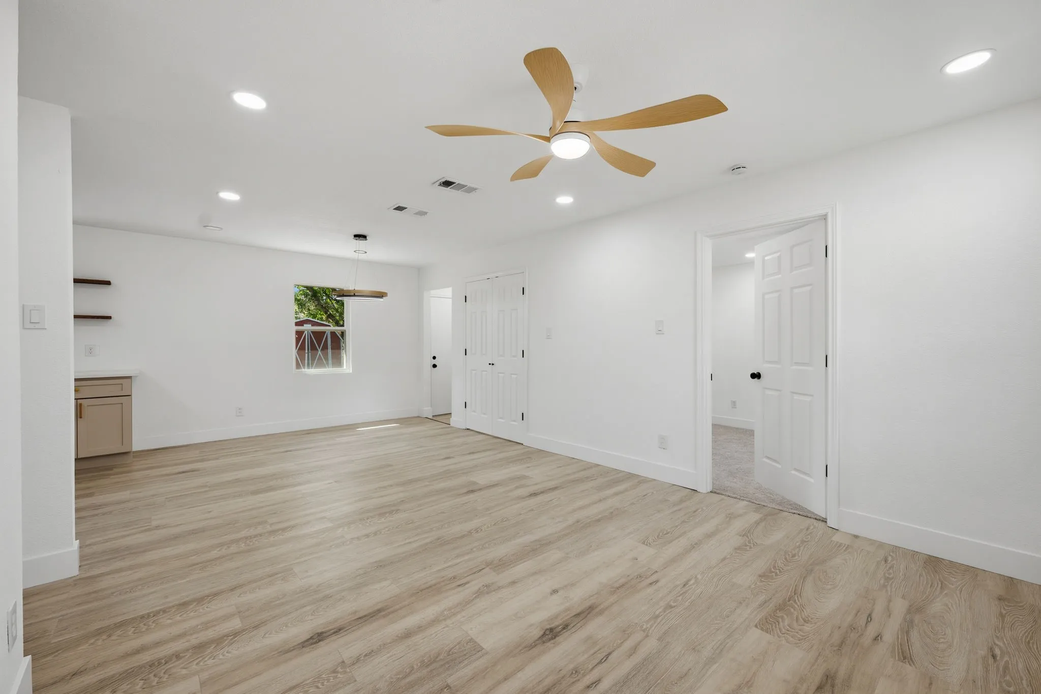 Single Family Residence For Sale in Tarrant County , 5508 Alter Drive, Fort Worth, Texas 76119, 4 Bedroom, 2 Bathroom, Garage spaces, 1,301 Sqft, built in 1960, mls#21374384, Real Estate Agent in Fort Worth, Homes For Sale in Tarrant county, Homes For Sale in Fort Worth, Realtor in Fort Worth Texas, Real Estate Brokerage Independent Realty Texas, Luminita Cordes Realtor