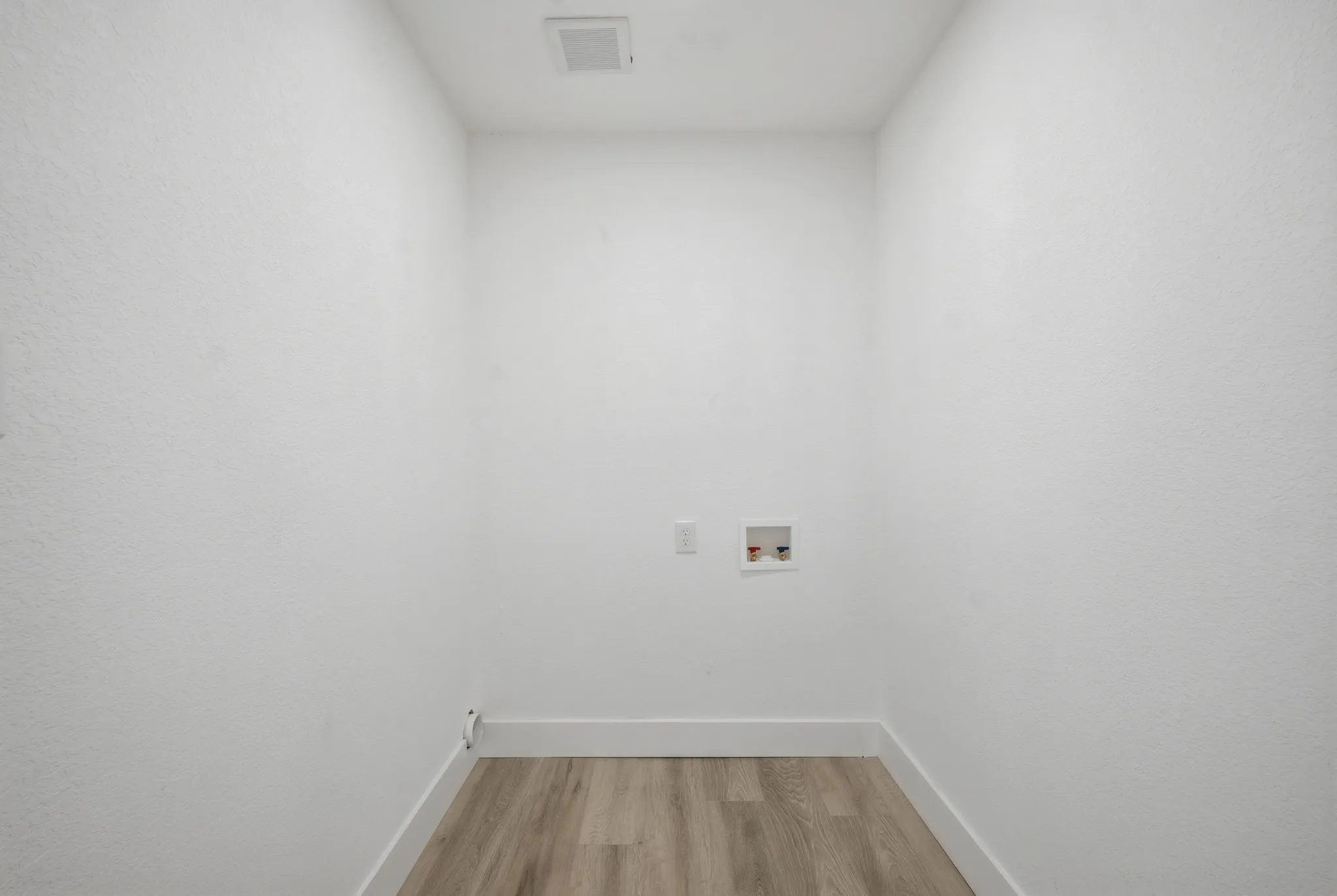 Single Family Residence For Sale in Tarrant County , 5508 Alter Drive, Fort Worth, Texas 76119, 4 Bedroom, 2 Bathroom, Garage spaces, 1,301 Sqft, built in 1960, mls#21374384, Real Estate Agent in Fort Worth, Homes For Sale in Tarrant county, Homes For Sale in Fort Worth, Realtor in Fort Worth Texas, Real Estate Brokerage Independent Realty Texas, Luminita Cordes Realtor