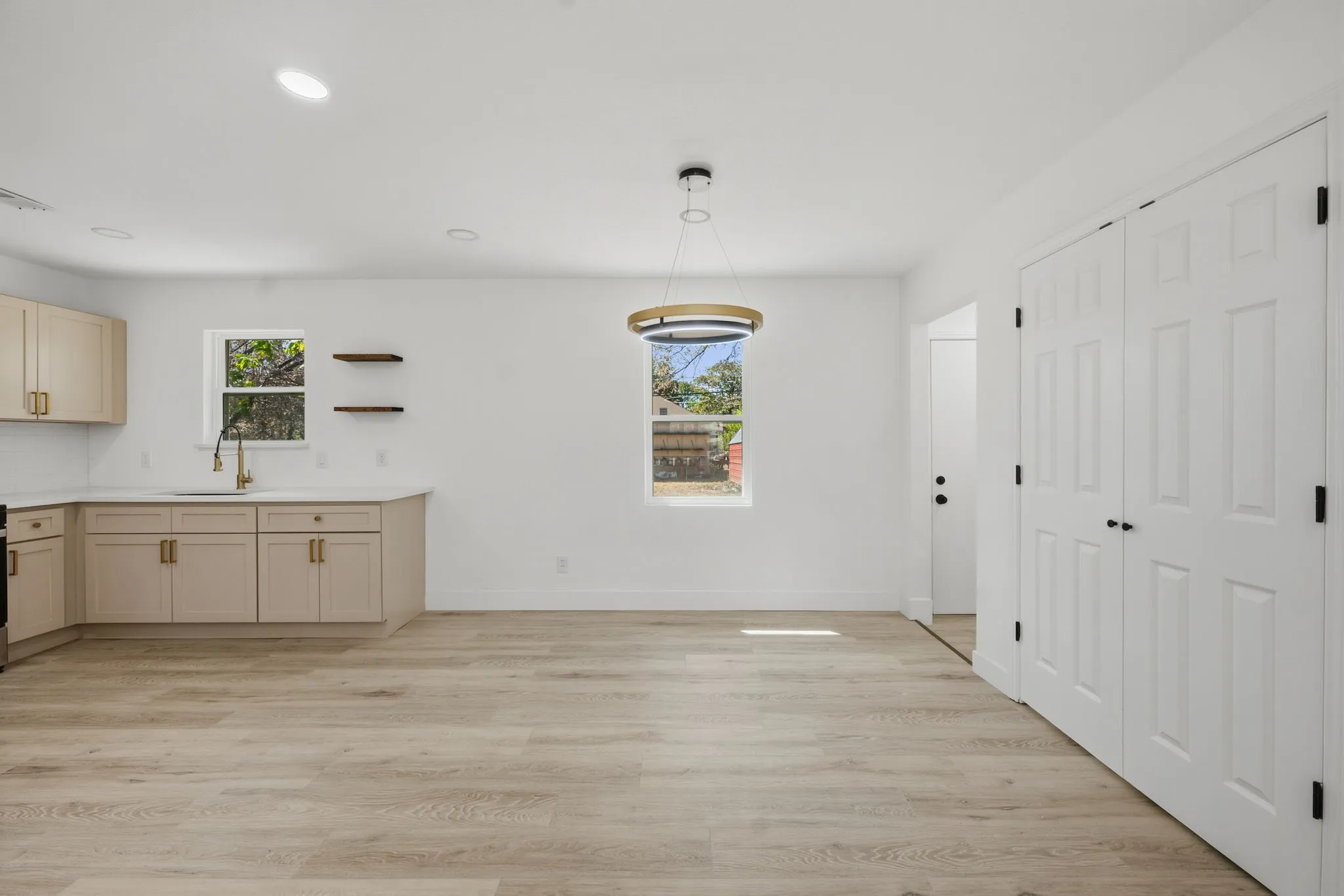 Single Family Residence For Sale in Tarrant County , 5508 Alter Drive, Fort Worth, Texas 76119, 4 Bedroom, 2 Bathroom, Garage spaces, 1,301 Sqft, built in 1960, mls#21374384, Real Estate Agent in Fort Worth, Homes For Sale in Tarrant county, Homes For Sale in Fort Worth, Realtor in Fort Worth Texas, Real Estate Brokerage Independent Realty Texas, Luminita Cordes Realtor