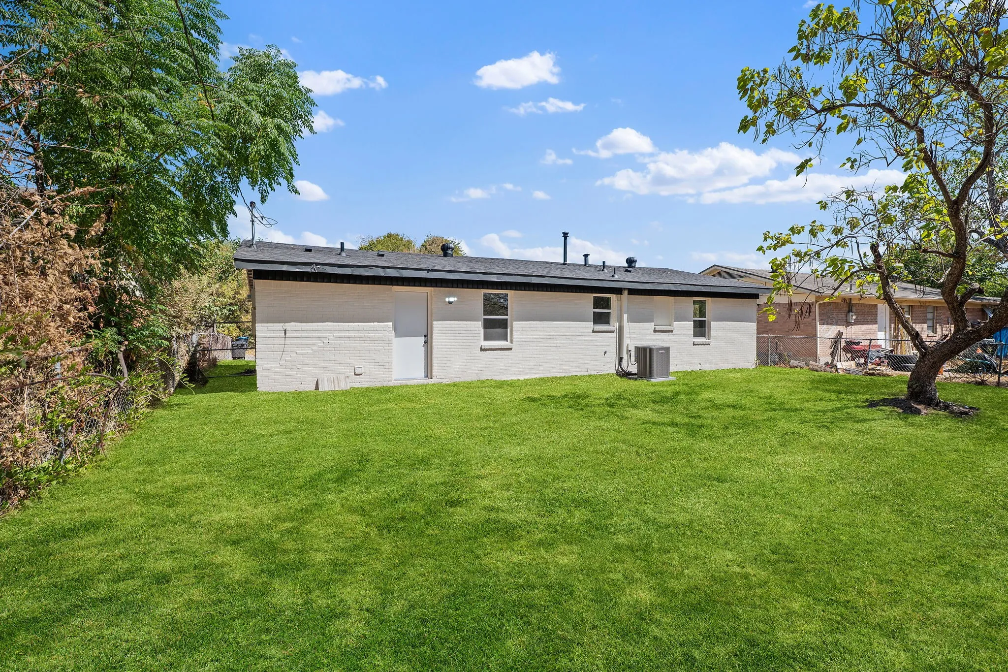 Single Family Residence For Sale in Tarrant County , 5508 Alter Drive, Fort Worth, Texas 76119, 4 Bedroom, 2 Bathroom, Garage spaces, 1,301 Sqft, built in 1960, mls#21374384, Real Estate Agent in Fort Worth, Homes For Sale in Tarrant county, Homes For Sale in Fort Worth, Realtor in Fort Worth Texas, Real Estate Brokerage Independent Realty Texas, Luminita Cordes Realtor