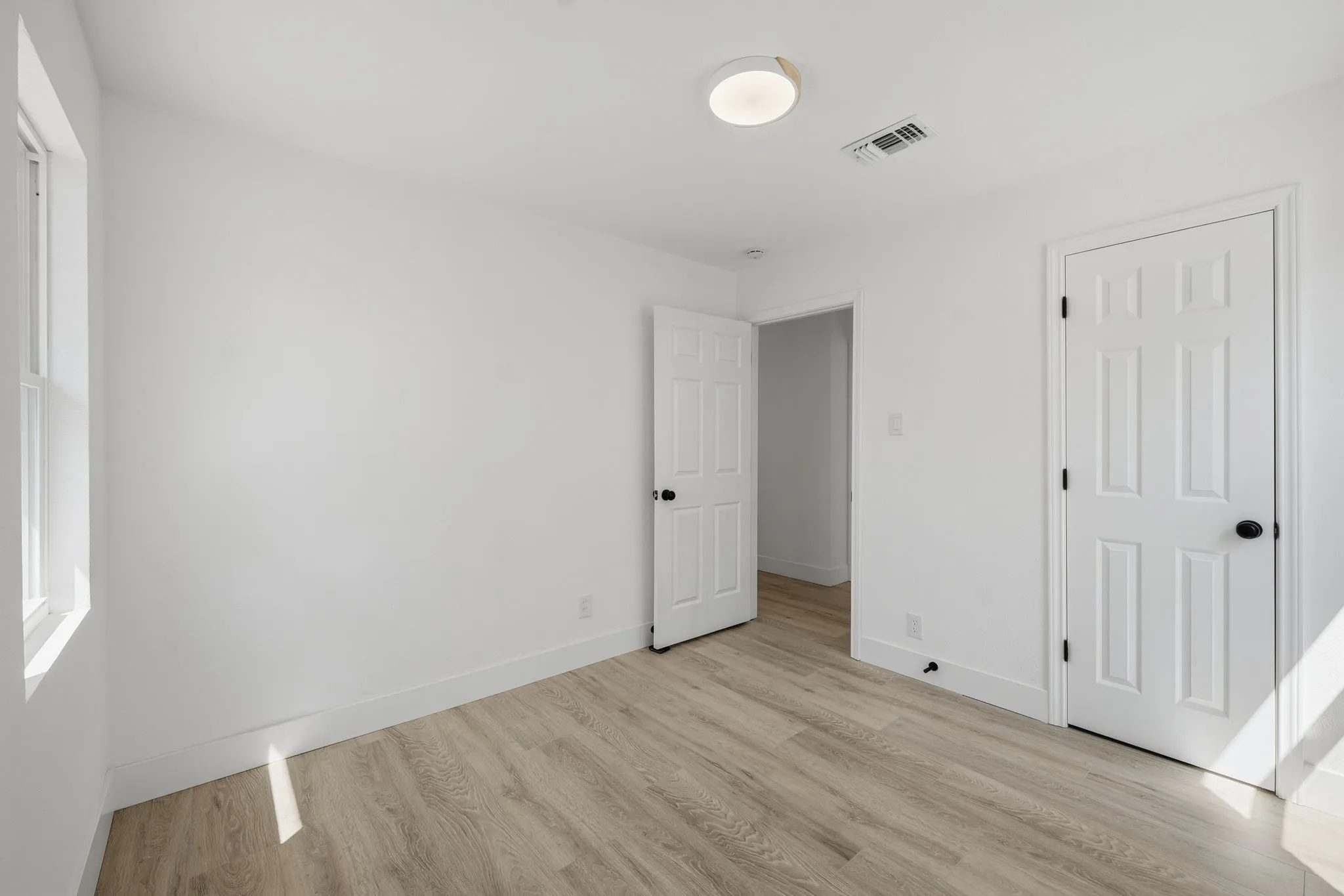 Single Family Residence For Sale in Tarrant County , 5508 Alter Drive, Fort Worth, Texas 76119, 4 Bedroom, 2 Bathroom, Garage spaces, 1,301 Sqft, built in 1960, mls#21374384, Real Estate Agent in Fort Worth, Homes For Sale in Tarrant county, Homes For Sale in Fort Worth, Realtor in Fort Worth Texas, Real Estate Brokerage Independent Realty Texas, Luminita Cordes Realtor