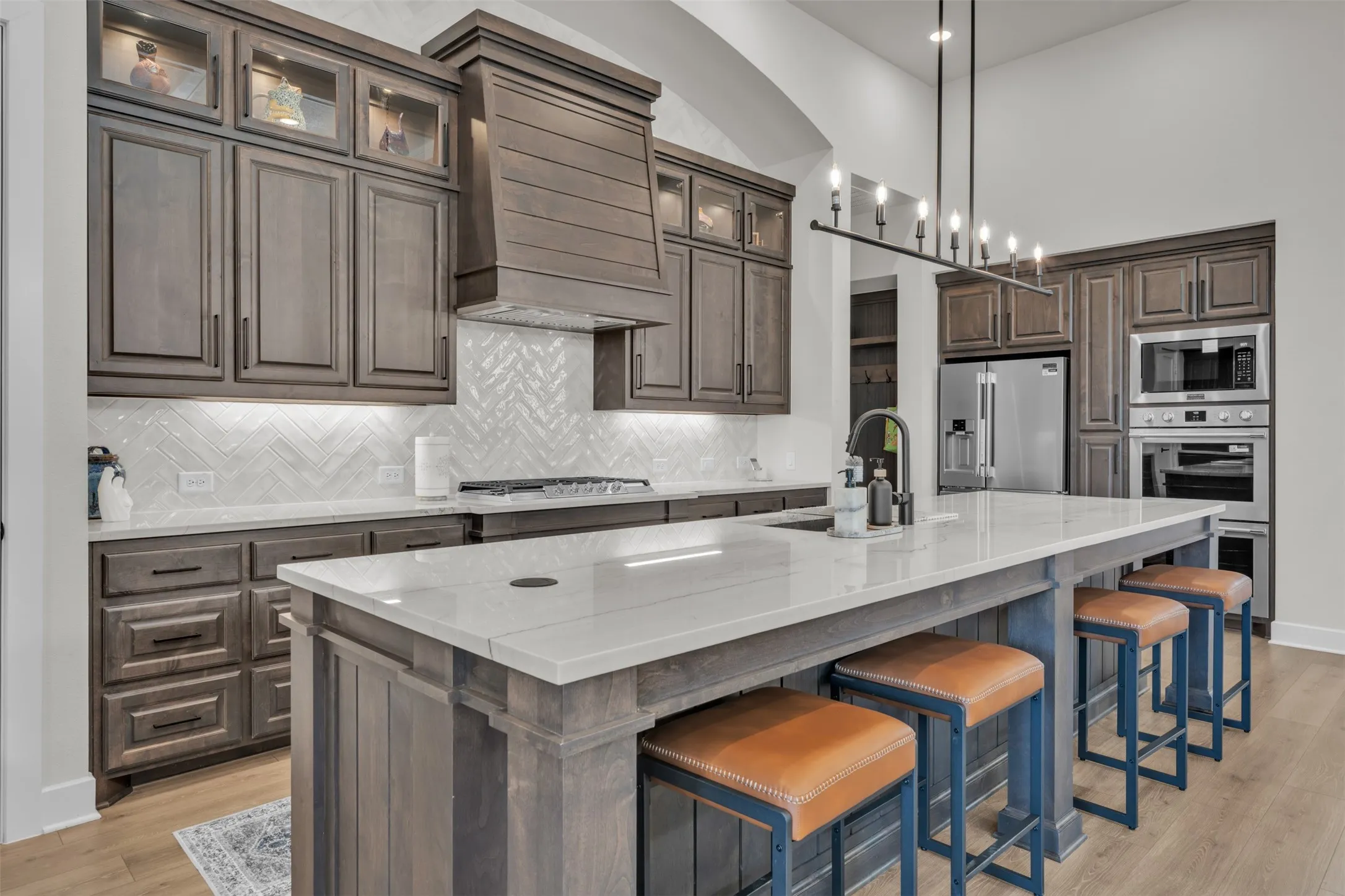 Backsplash, Soft Close Cabinetry, Lighting features