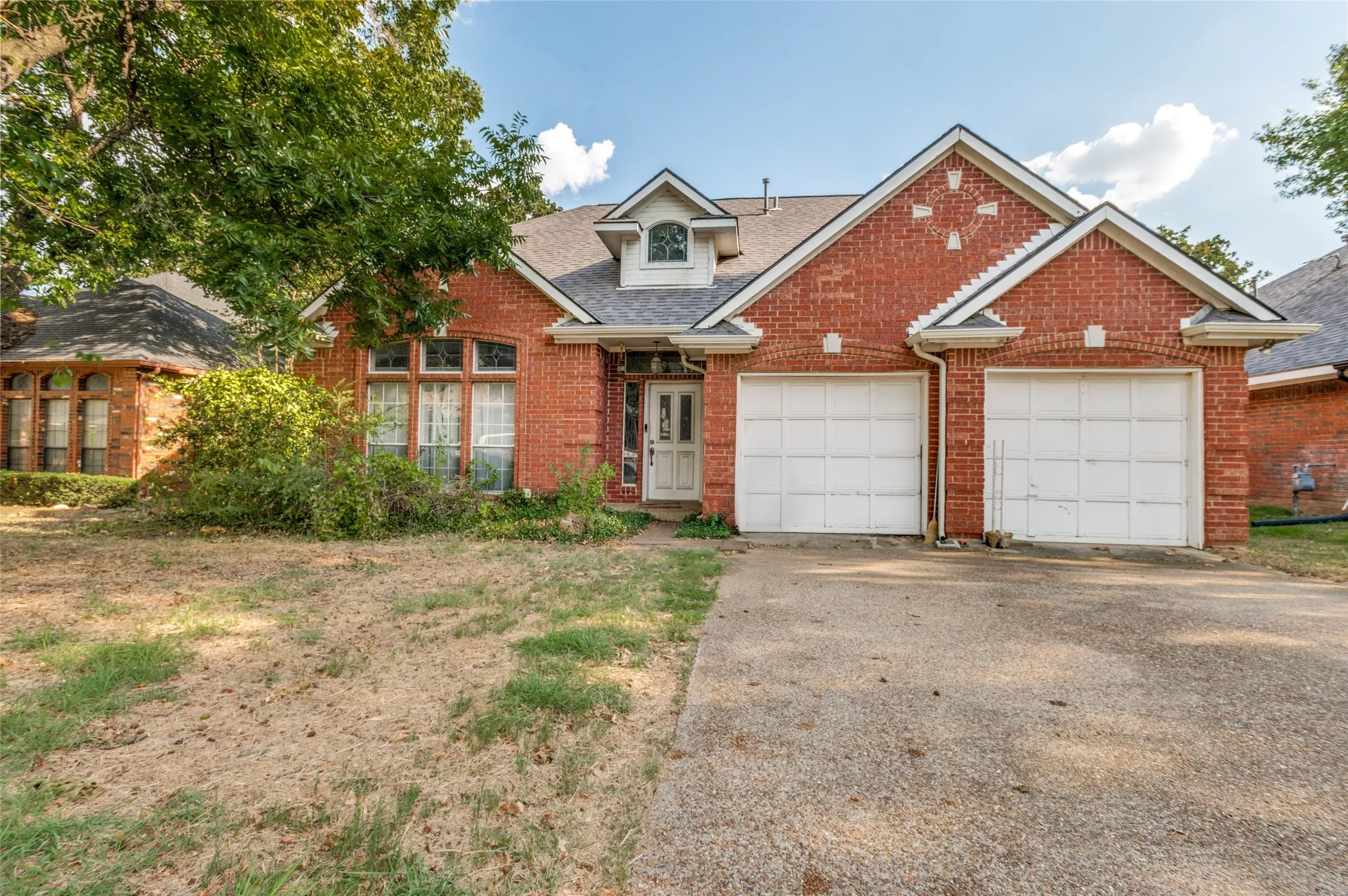 Single Family Residence For Sale in Tarrant County , 3312 Paint Brush Lane, Bedford, Texas 76021, 3 Bedroom, 3 Bathroom, 2 Garage spaces, 2,141 Sqft, built in 1987, mls#21385906, Real Estate Agent in Bedford, Homes For Sale in Tarrant county, Homes For Sale in Bedford, Realtor in Bedford Texas, Real Estate Brokerage Independent Realty Texas, Luminita Cordes Realtor