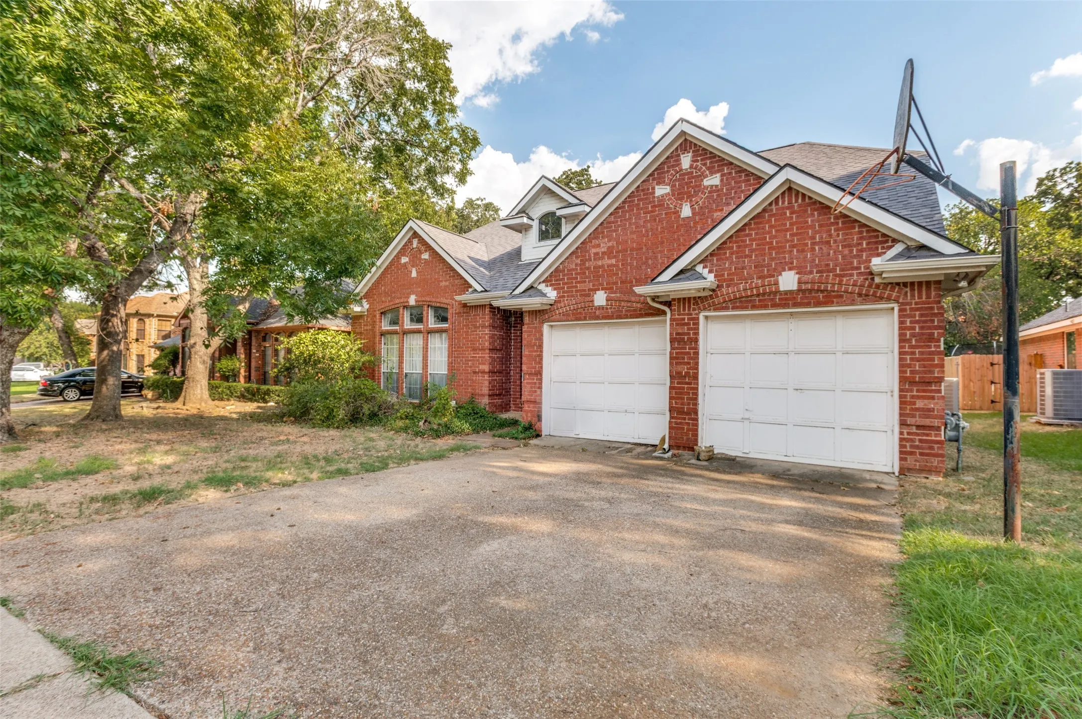 Single Family Residence For Sale in Tarrant County , 3312 Paint Brush Lane, Bedford, Texas 76021, 3 Bedroom, 3 Bathroom, 2 Garage spaces, 2,141 Sqft, built in 1987, mls#21385906, Real Estate Agent in Bedford, Homes For Sale in Tarrant county, Homes For Sale in Bedford, Realtor in Bedford Texas, Real Estate Brokerage Independent Realty Texas, Luminita Cordes Realtor