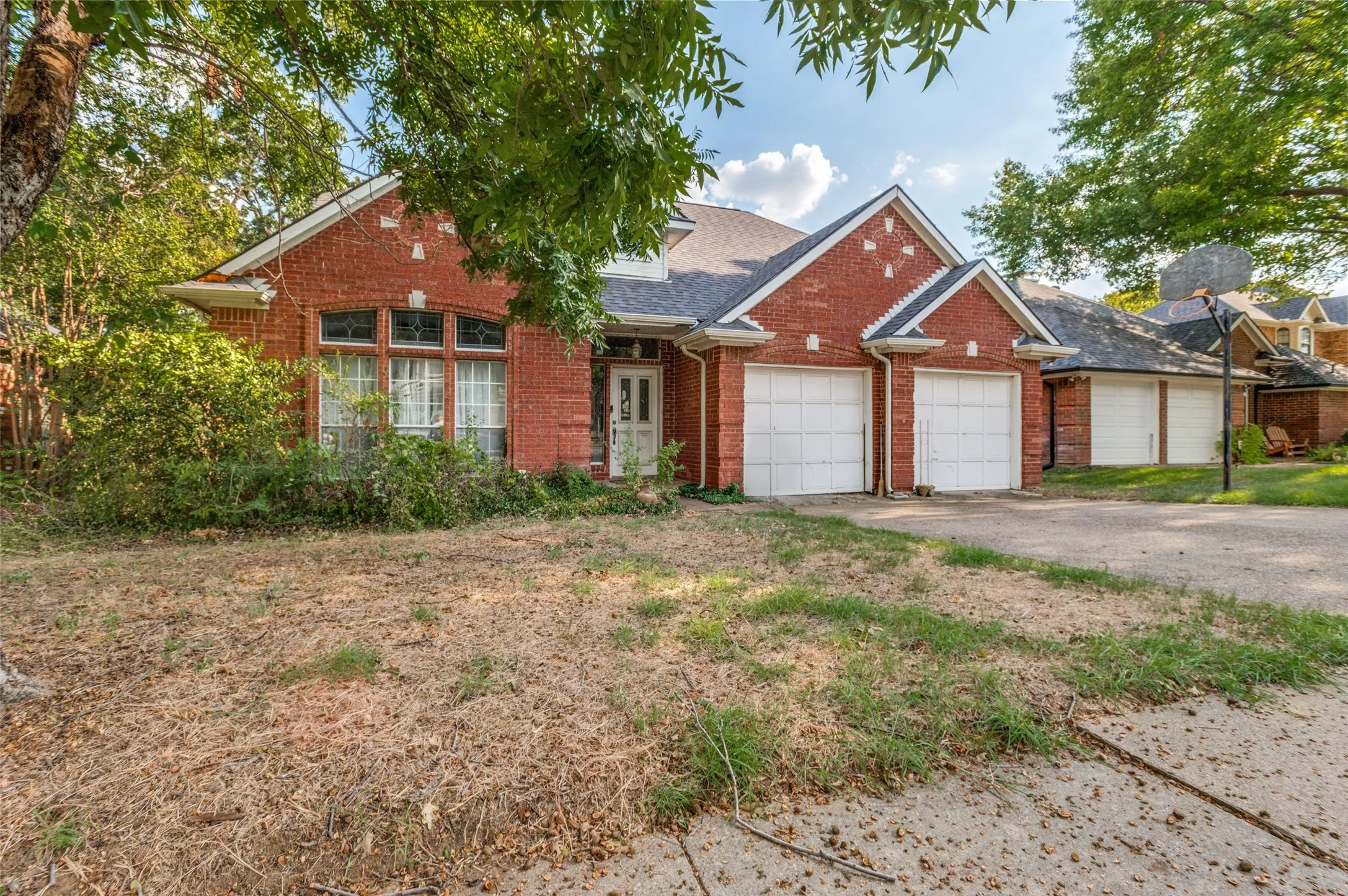 Single Family Residence For Sale in Tarrant County , 3312 Paint Brush Lane, Bedford, Texas 76021, 3 Bedroom, 3 Bathroom, 2 Garage spaces, 2,141 Sqft, built in 1987, mls#21385906, Real Estate Agent in Bedford, Homes For Sale in Tarrant county, Homes For Sale in Bedford, Realtor in Bedford Texas, Real Estate Brokerage Independent Realty Texas, Luminita Cordes Realtor