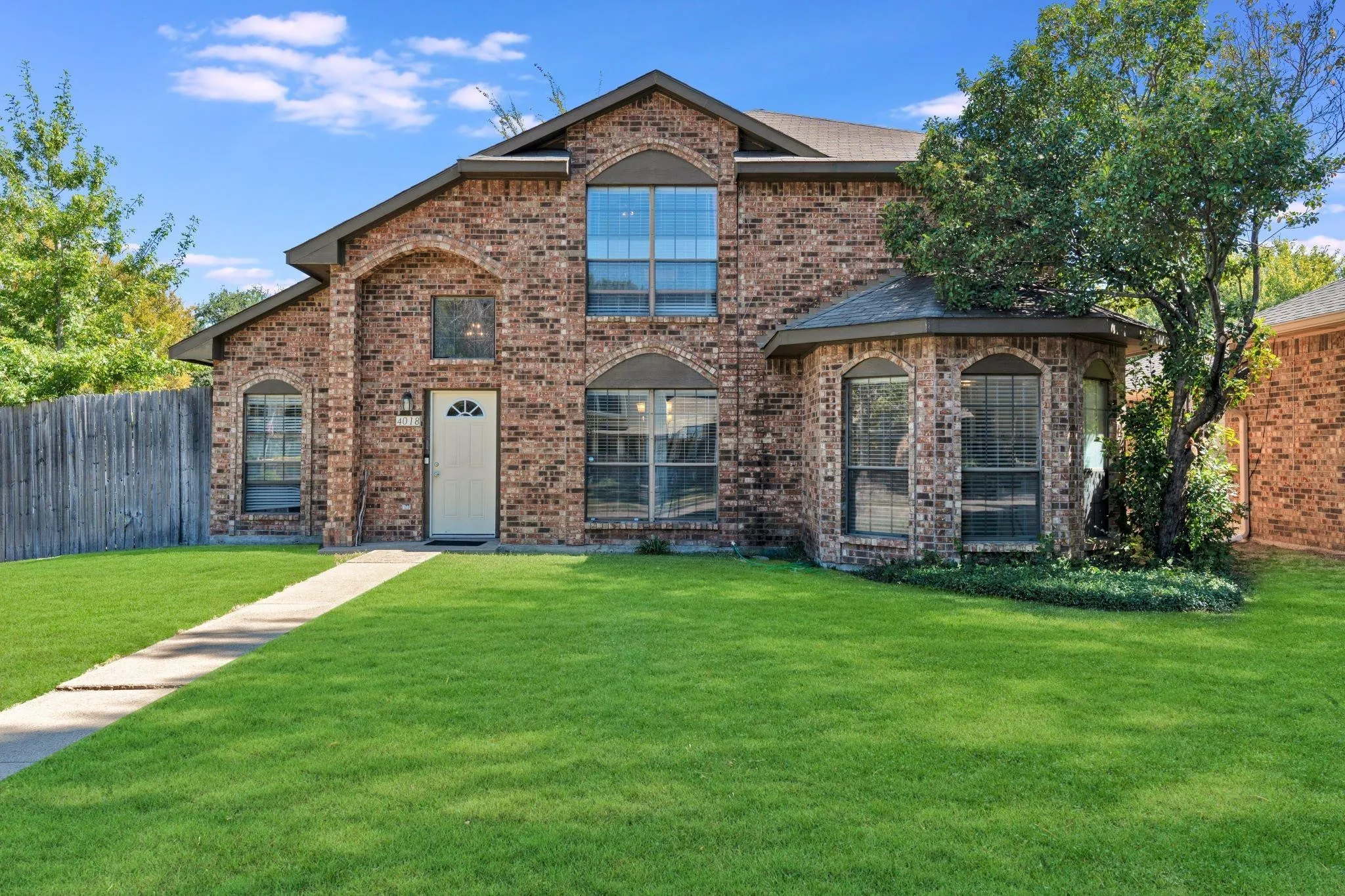 Single Family Residence For Rent in Dallas County , 4018 Smartt Street, Rowlett, Texas 75088, 4 Bedroom, 3 Bathroom, 2 Garage spaces, 1,907 Sqft, built in 1985, mls#21387036, Real Estate Agent in Rowlett, Homes For Rent in Dallas county, Homes For Rent in Rowlett, Realtor in Rowlett Texas, Real Estate Brokerage Independent Realty Texas, Luminita Cordes Realtor