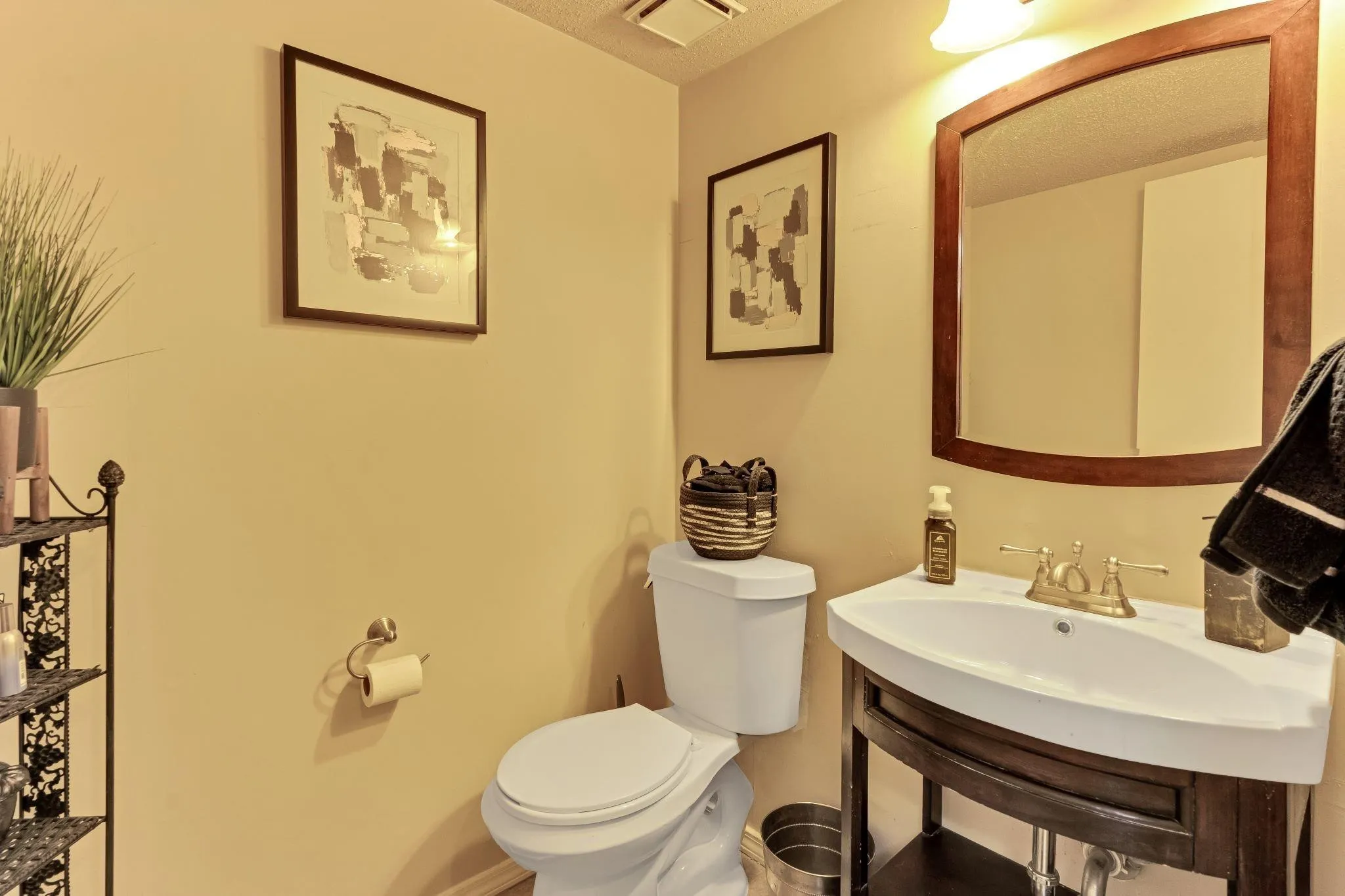 Single Family Residence For Rent in Dallas County , 4018 Smartt Street, Rowlett, Texas 75088, 4 Bedroom, 3 Bathroom, 2 Garage spaces, 1,907 Sqft, built in 1985, mls#21387036, Real Estate Agent in Rowlett, Homes For Rent in Dallas county, Homes For Rent in Rowlett, Realtor in Rowlett Texas, Real Estate Brokerage Independent Realty Texas, Luminita Cordes Realtor