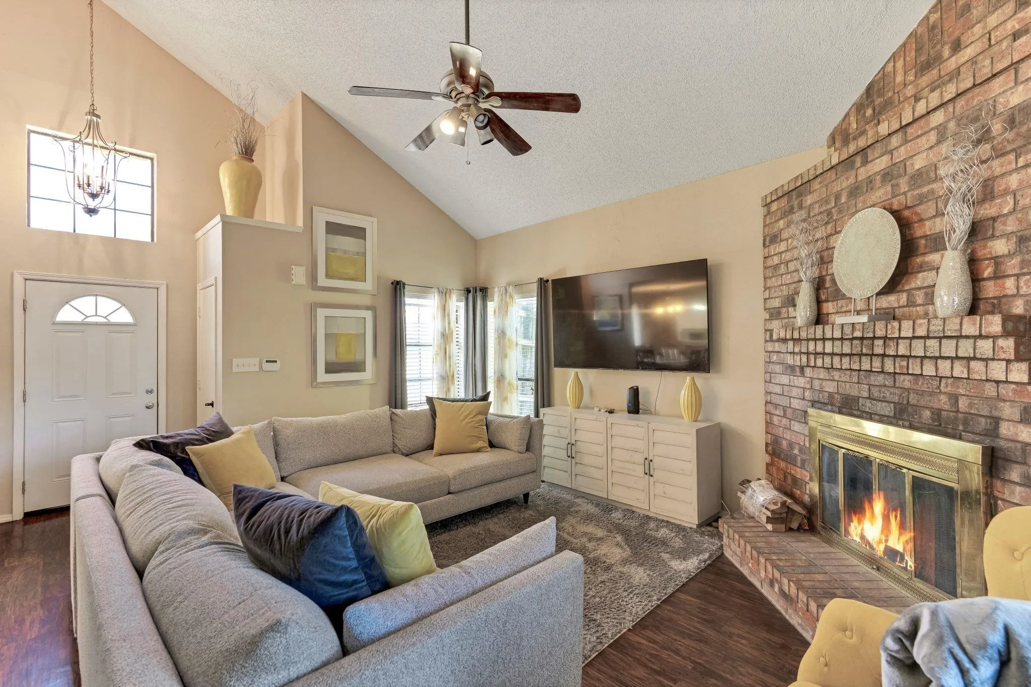 Single Family Residence For Rent in Dallas County , 4018 Smartt Street, Rowlett, Texas 75088, 4 Bedroom, 3 Bathroom, 2 Garage spaces, 1,907 Sqft, built in 1985, mls#21387036, Real Estate Agent in Rowlett, Homes For Rent in Dallas county, Homes For Rent in Rowlett, Realtor in Rowlett Texas, Real Estate Brokerage Independent Realty Texas, Luminita Cordes Realtor