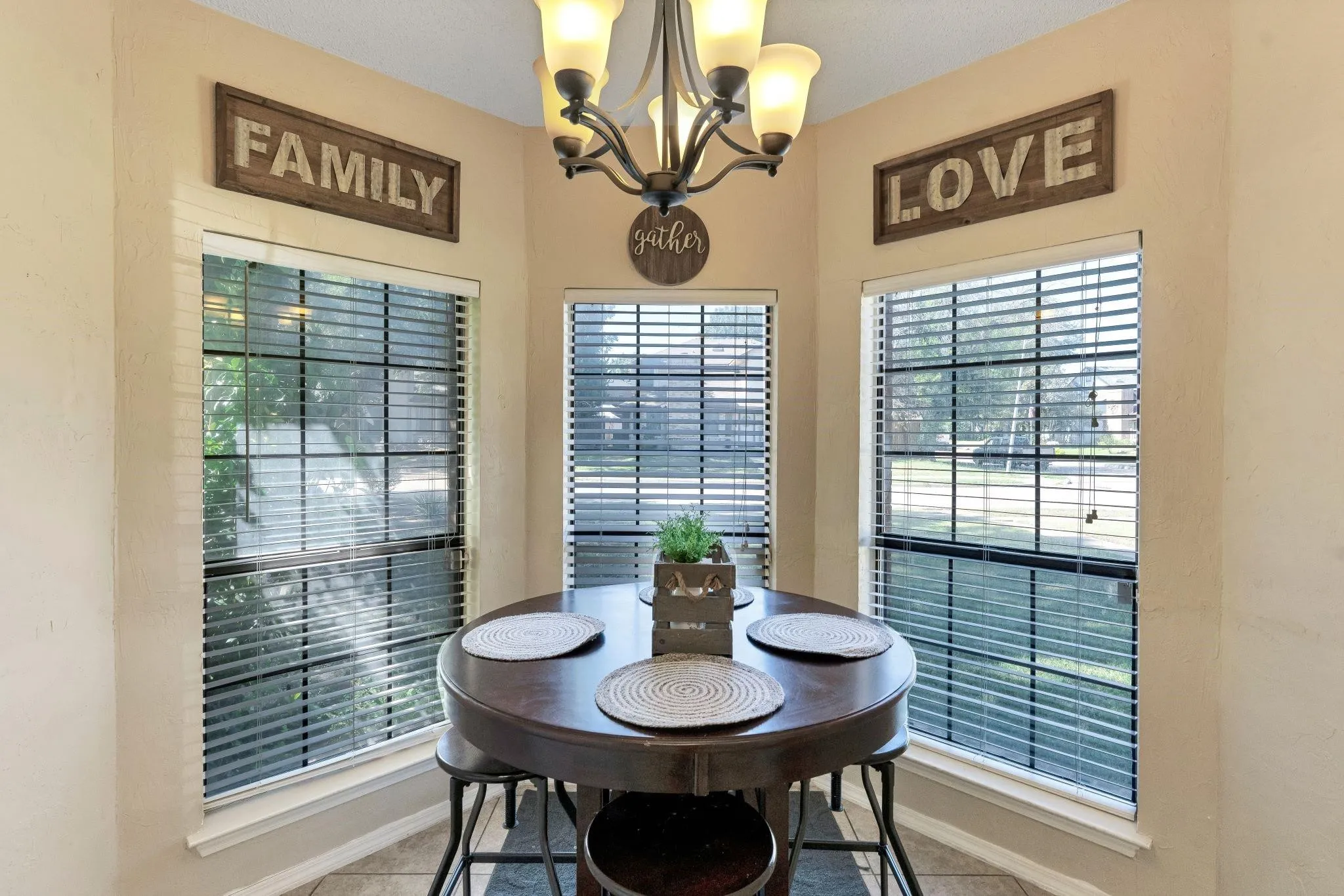Single Family Residence For Rent in Dallas County , 4018 Smartt Street, Rowlett, Texas 75088, 4 Bedroom, 3 Bathroom, 2 Garage spaces, 1,907 Sqft, built in 1985, mls#21387036, Real Estate Agent in Rowlett, Homes For Rent in Dallas county, Homes For Rent in Rowlett, Realtor in Rowlett Texas, Real Estate Brokerage Independent Realty Texas, Luminita Cordes Realtor