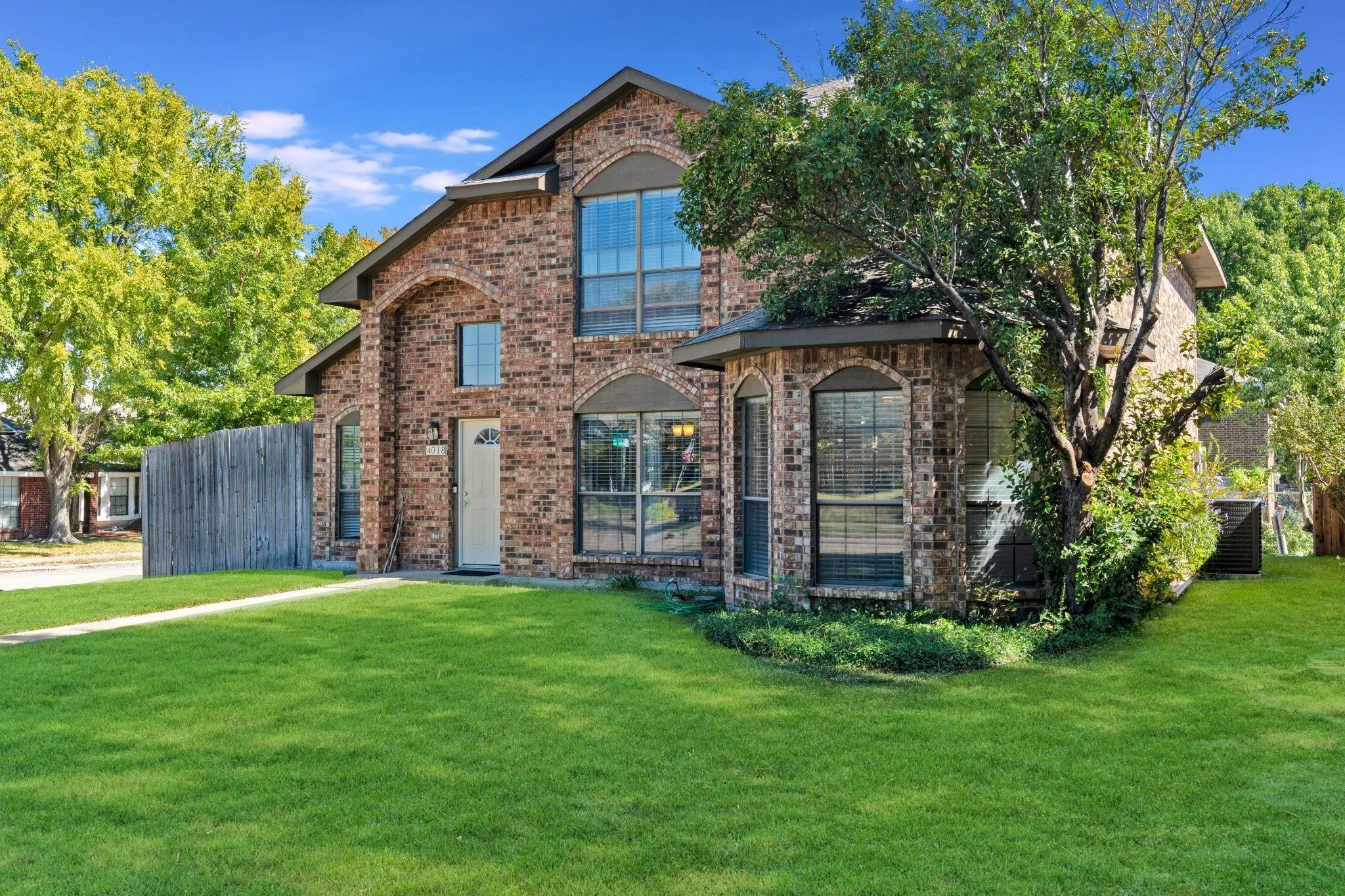 Single Family Residence For Rent in Dallas County , 4018 Smartt Street, Rowlett, Texas 75088, 4 Bedroom, 3 Bathroom, 2 Garage spaces, 1,907 Sqft, built in 1985, mls#21387036, Real Estate Agent in Rowlett, Homes For Rent in Dallas county, Homes For Rent in Rowlett, Realtor in Rowlett Texas, Real Estate Brokerage Independent Realty Texas, Luminita Cordes Realtor