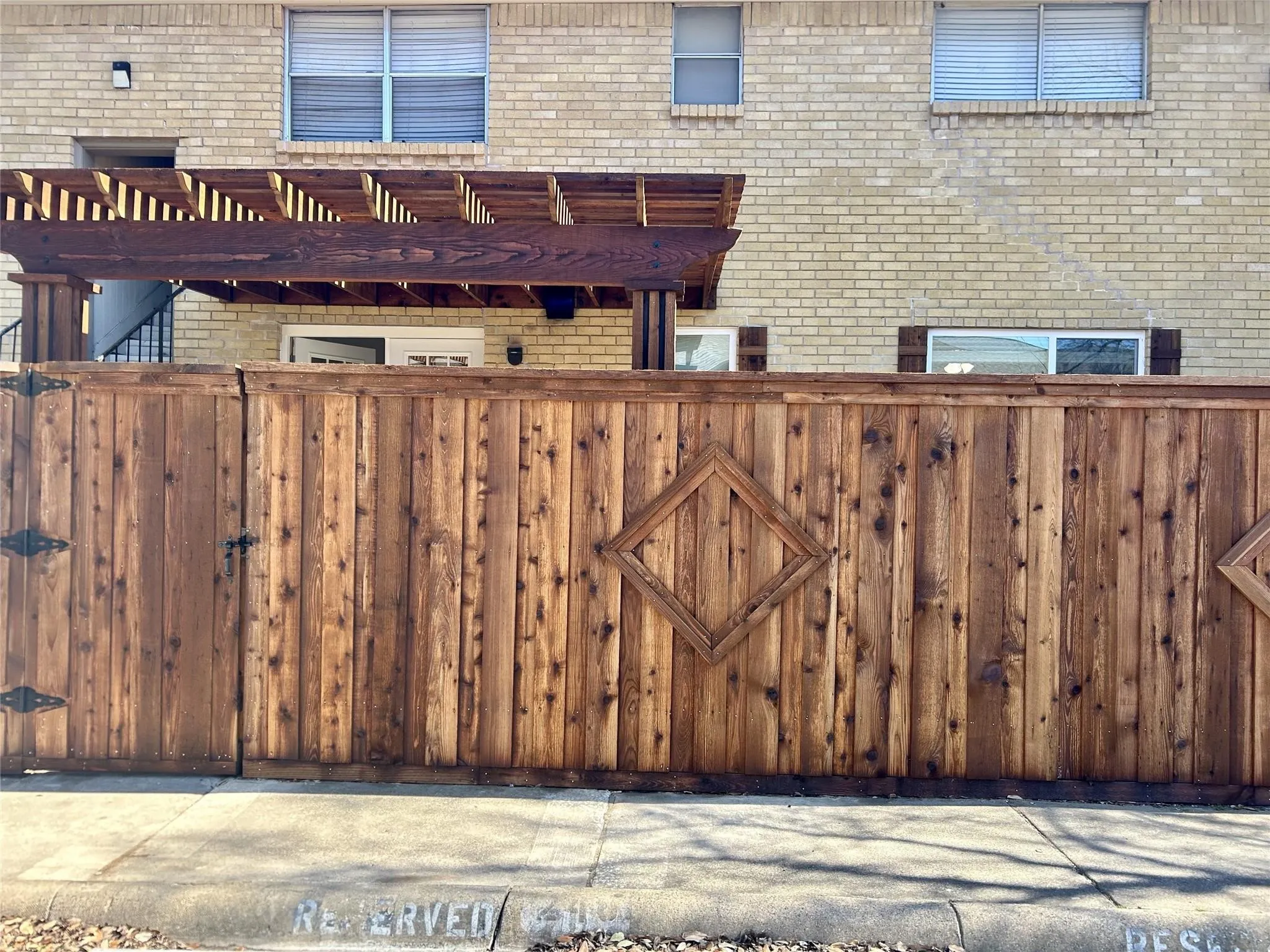Condominium For Rent in Dallas County , 3616 Parkridge Drive 108, Dallas, Texas 75234, 2 Bedroom, 2 Bathroom, Garage spaces, 980 Sqft, built in 1982, mls#21387038, Real Estate Agent in Dallas, Homes For Rent in Dallas county, Homes For Rent in Dallas, Realtor in Dallas Texas, Real Estate Brokerage Independent Realty Texas, Luminita Cordes Realtor