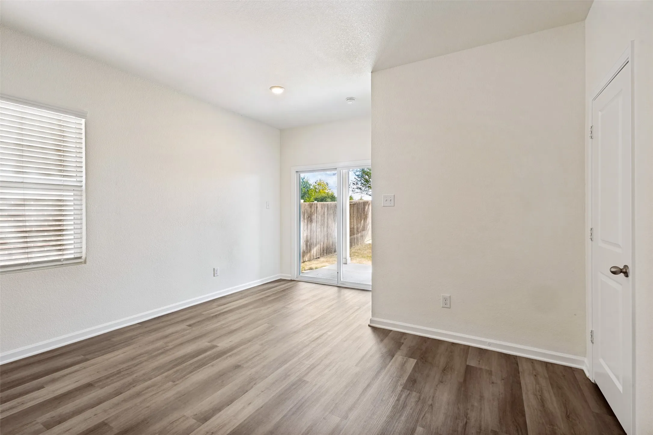 Single Family Residence For Rent in Collin County , 421 Covington Cove, Princeton, Texas 75407, 3 Bedroom, 2 Bathroom, 2 Garage spaces, 1,437 Sqft, built in 2021, mls#21380373, Real Estate Agent in Princeton, Homes For Rent in Collin county, Homes For Rent in Princeton, Realtor in Princeton Texas, Real Estate Brokerage Independent Realty Texas, Luminita Cordes Realtor