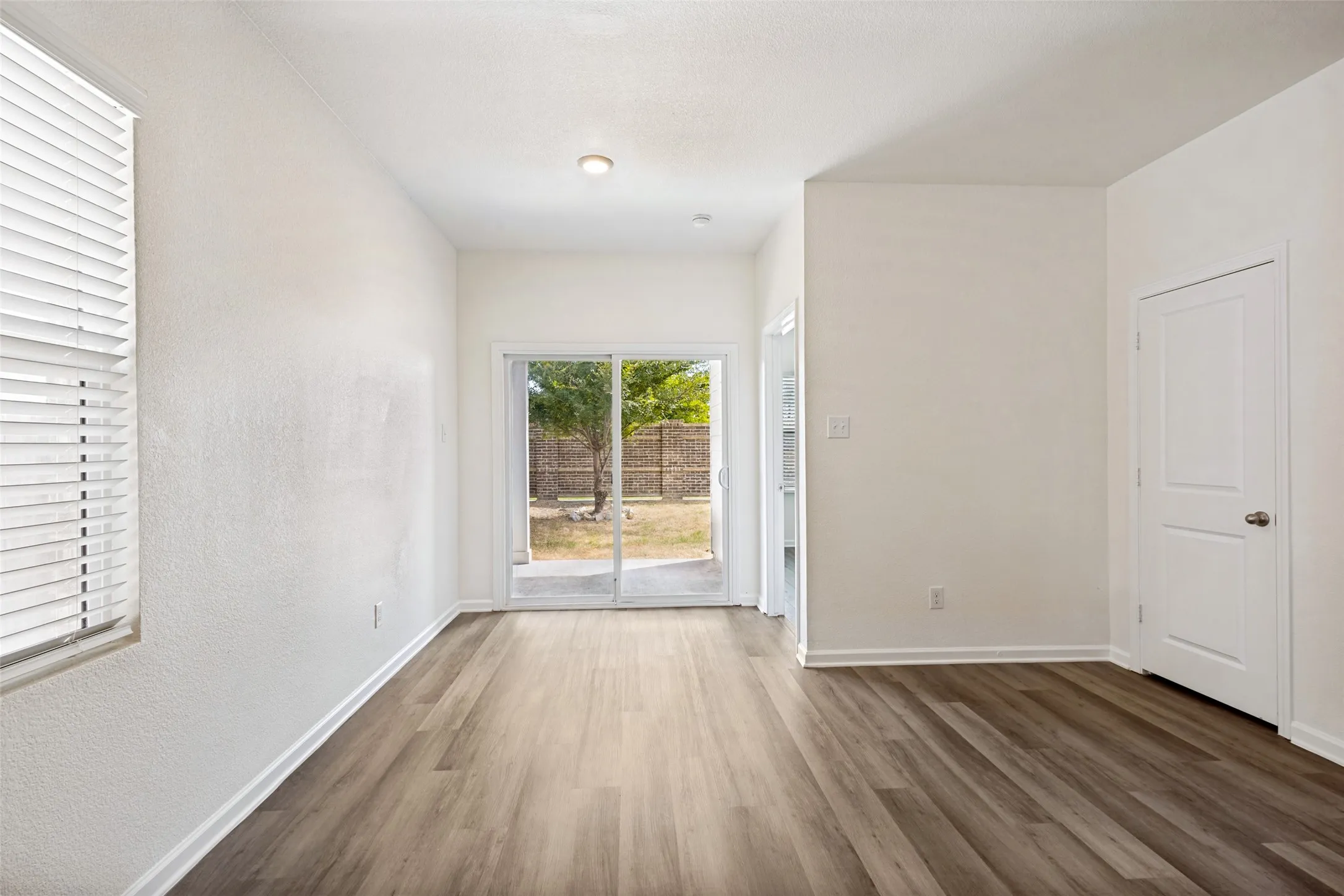 Single Family Residence For Rent in Collin County , 421 Covington Cove, Princeton, Texas 75407, 3 Bedroom, 2 Bathroom, 2 Garage spaces, 1,437 Sqft, built in 2021, mls#21380373, Real Estate Agent in Princeton, Homes For Rent in Collin county, Homes For Rent in Princeton, Realtor in Princeton Texas, Real Estate Brokerage Independent Realty Texas, Luminita Cordes Realtor