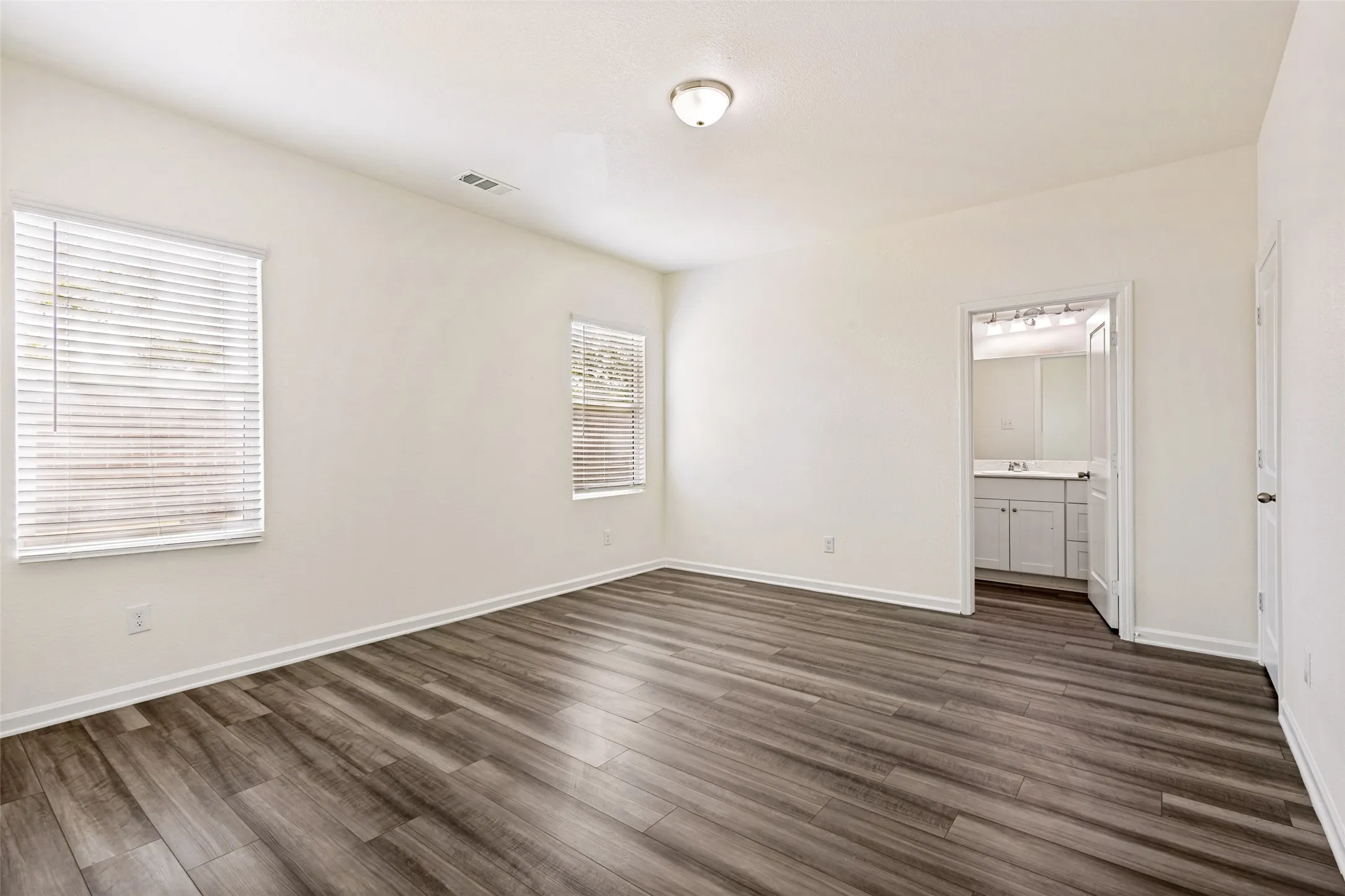 Single Family Residence For Rent in Collin County , 421 Covington Cove, Princeton, Texas 75407, 3 Bedroom, 2 Bathroom, 2 Garage spaces, 1,437 Sqft, built in 2021, mls#21380373, Real Estate Agent in Princeton, Homes For Rent in Collin county, Homes For Rent in Princeton, Realtor in Princeton Texas, Real Estate Brokerage Independent Realty Texas, Luminita Cordes Realtor