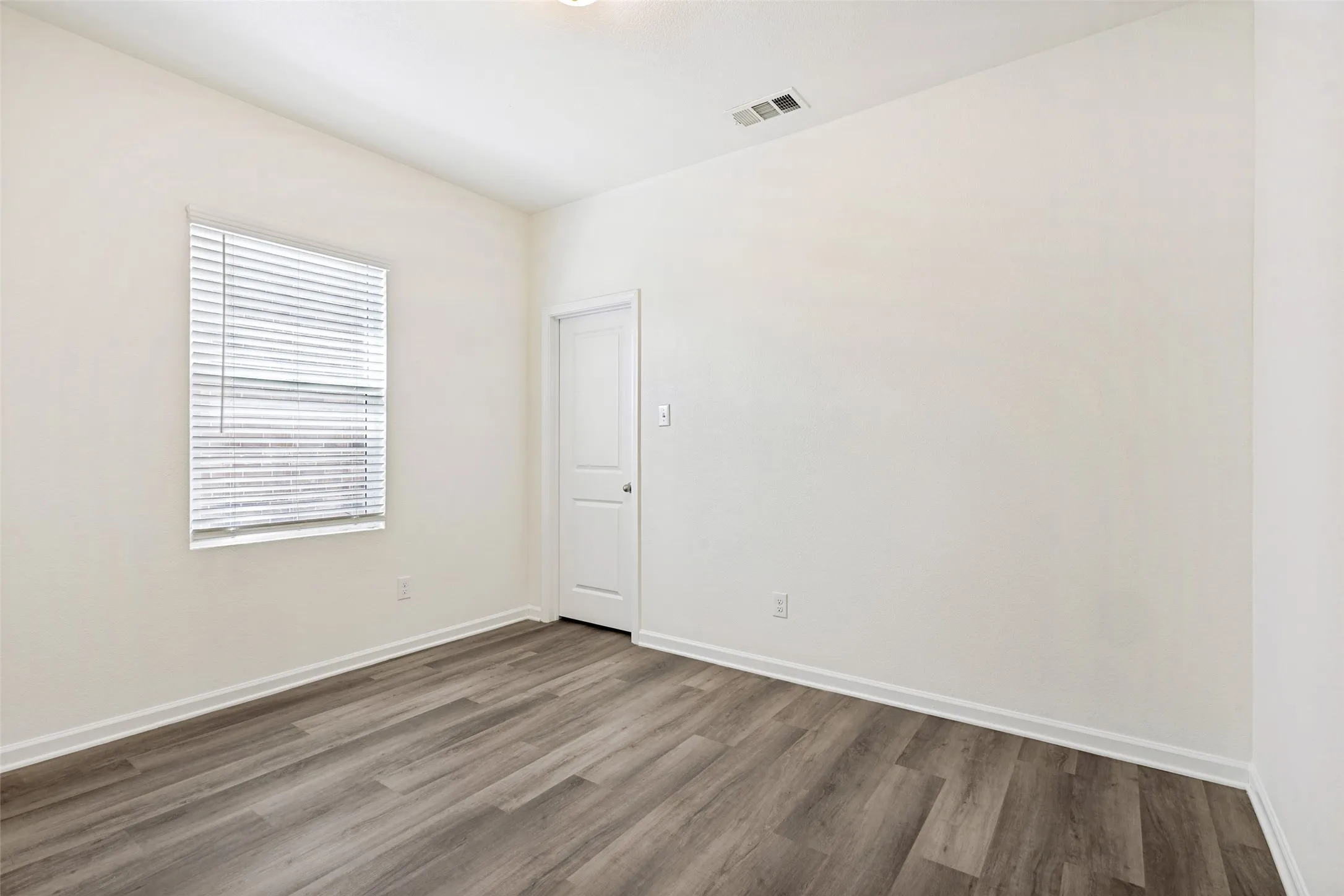 Single Family Residence For Rent in Collin County , 421 Covington Cove, Princeton, Texas 75407, 3 Bedroom, 2 Bathroom, 2 Garage spaces, 1,437 Sqft, built in 2021, mls#21380373, Real Estate Agent in Princeton, Homes For Rent in Collin county, Homes For Rent in Princeton, Realtor in Princeton Texas, Real Estate Brokerage Independent Realty Texas, Luminita Cordes Realtor