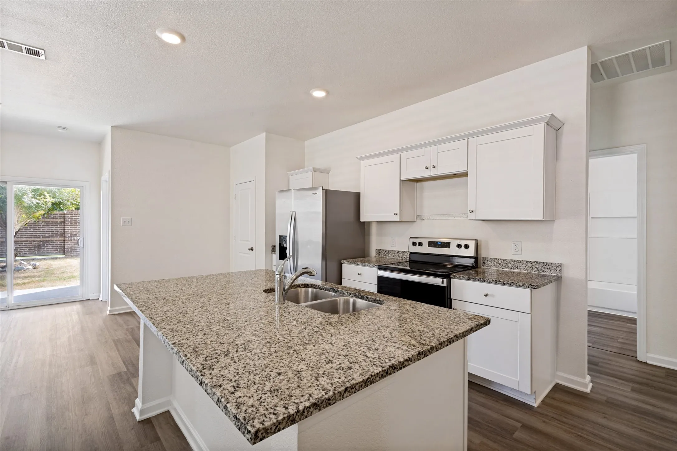 Single Family Residence For Rent in Collin County , 421 Covington Cove, Princeton, Texas 75407, 3 Bedroom, 2 Bathroom, 2 Garage spaces, 1,437 Sqft, built in 2021, mls#21380373, Real Estate Agent in Princeton, Homes For Rent in Collin county, Homes For Rent in Princeton, Realtor in Princeton Texas, Real Estate Brokerage Independent Realty Texas, Luminita Cordes Realtor