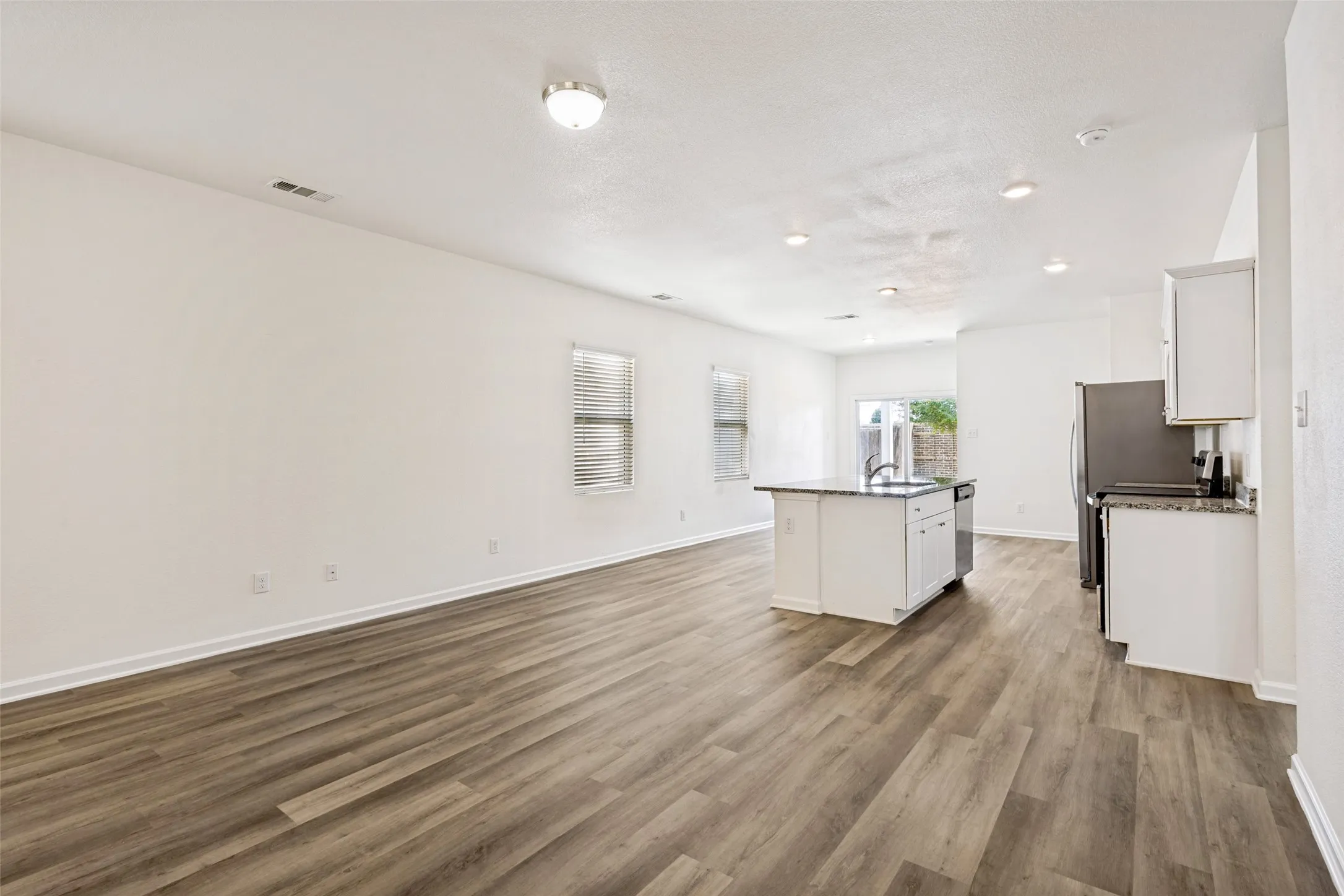 Single Family Residence For Rent in Collin County , 421 Covington Cove, Princeton, Texas 75407, 3 Bedroom, 2 Bathroom, 2 Garage spaces, 1,437 Sqft, built in 2021, mls#21380373, Real Estate Agent in Princeton, Homes For Rent in Collin county, Homes For Rent in Princeton, Realtor in Princeton Texas, Real Estate Brokerage Independent Realty Texas, Luminita Cordes Realtor