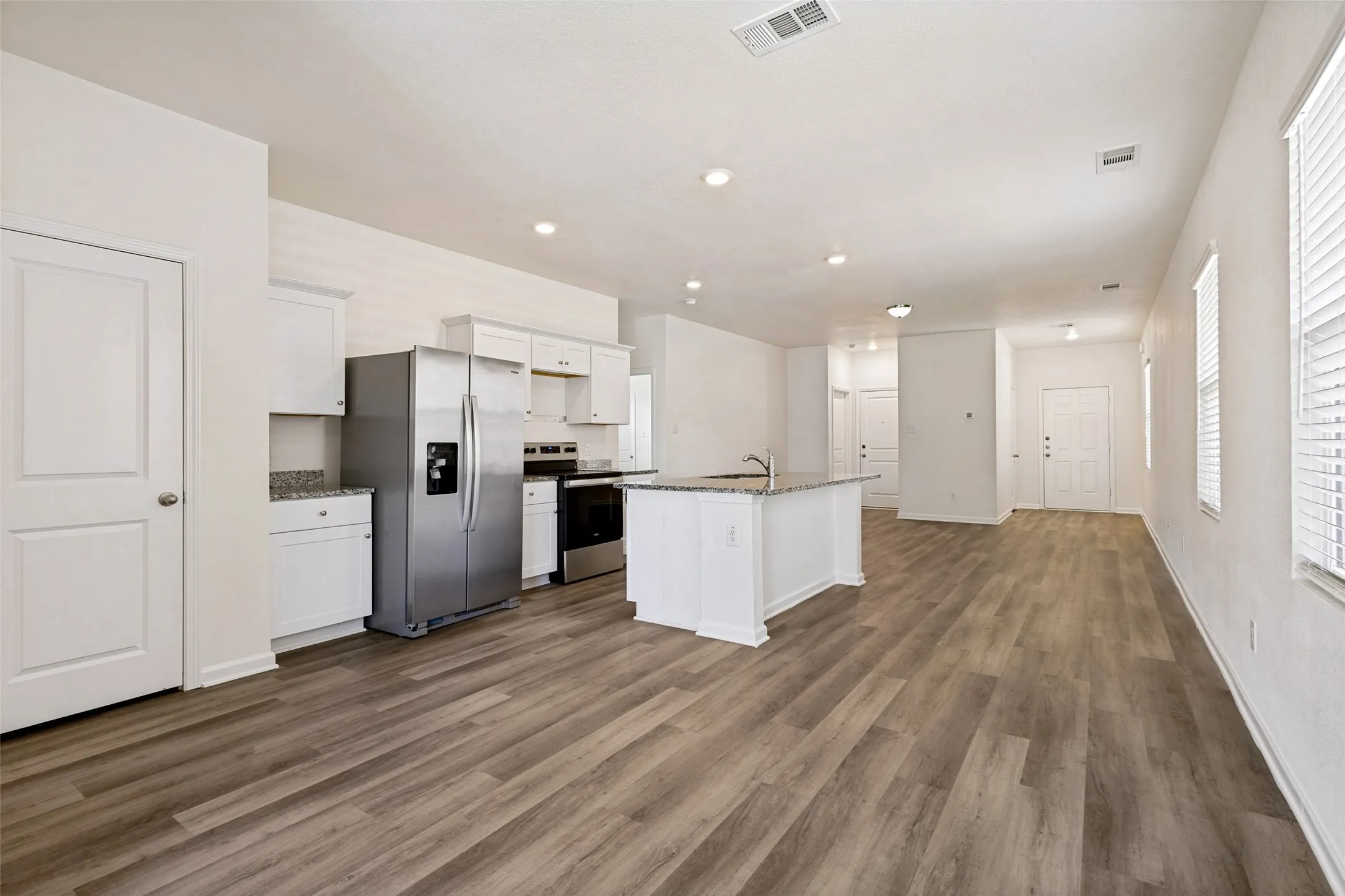 Single Family Residence For Rent in Collin County , 421 Covington Cove, Princeton, Texas 75407, 3 Bedroom, 2 Bathroom, 2 Garage spaces, 1,437 Sqft, built in 2021, mls#21380373, Real Estate Agent in Princeton, Homes For Rent in Collin county, Homes For Rent in Princeton, Realtor in Princeton Texas, Real Estate Brokerage Independent Realty Texas, Luminita Cordes Realtor