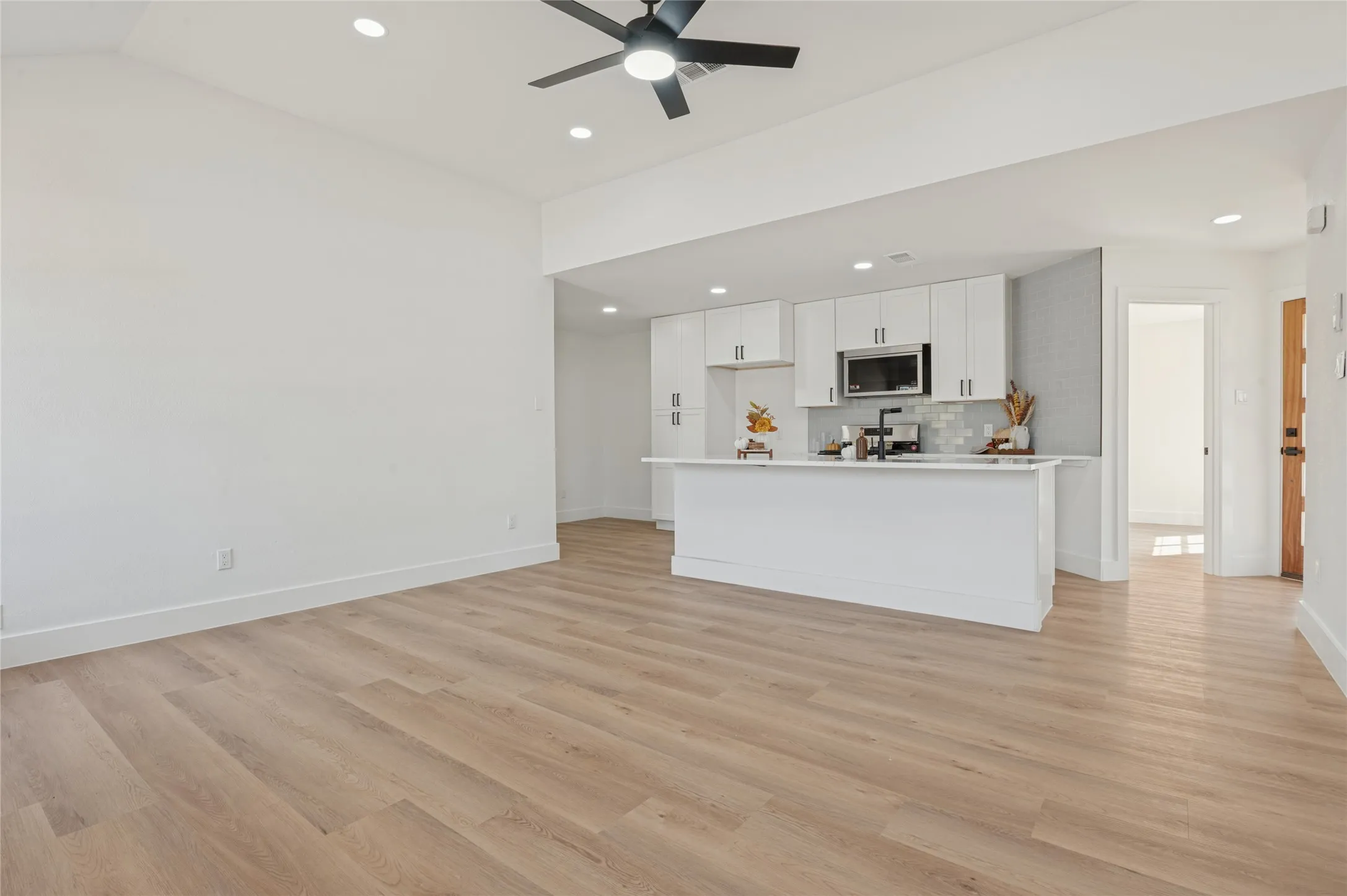 Single Family Residence For Sale in Dallas County , 1838 San Antonio Street, Grand Prairie, Texas 75051, 4 Bedroom, 2 Bathroom, 2 Garage spaces, 1,360 Sqft, built in 1997, mls#21387043, Real Estate Agent in Grand Prairie, Homes For Sale in Dallas county, Homes For Sale in Grand Prairie, Realtor in Grand Prairie Texas, Real Estate Brokerage Independent Realty Texas, Luminita Cordes Realtor