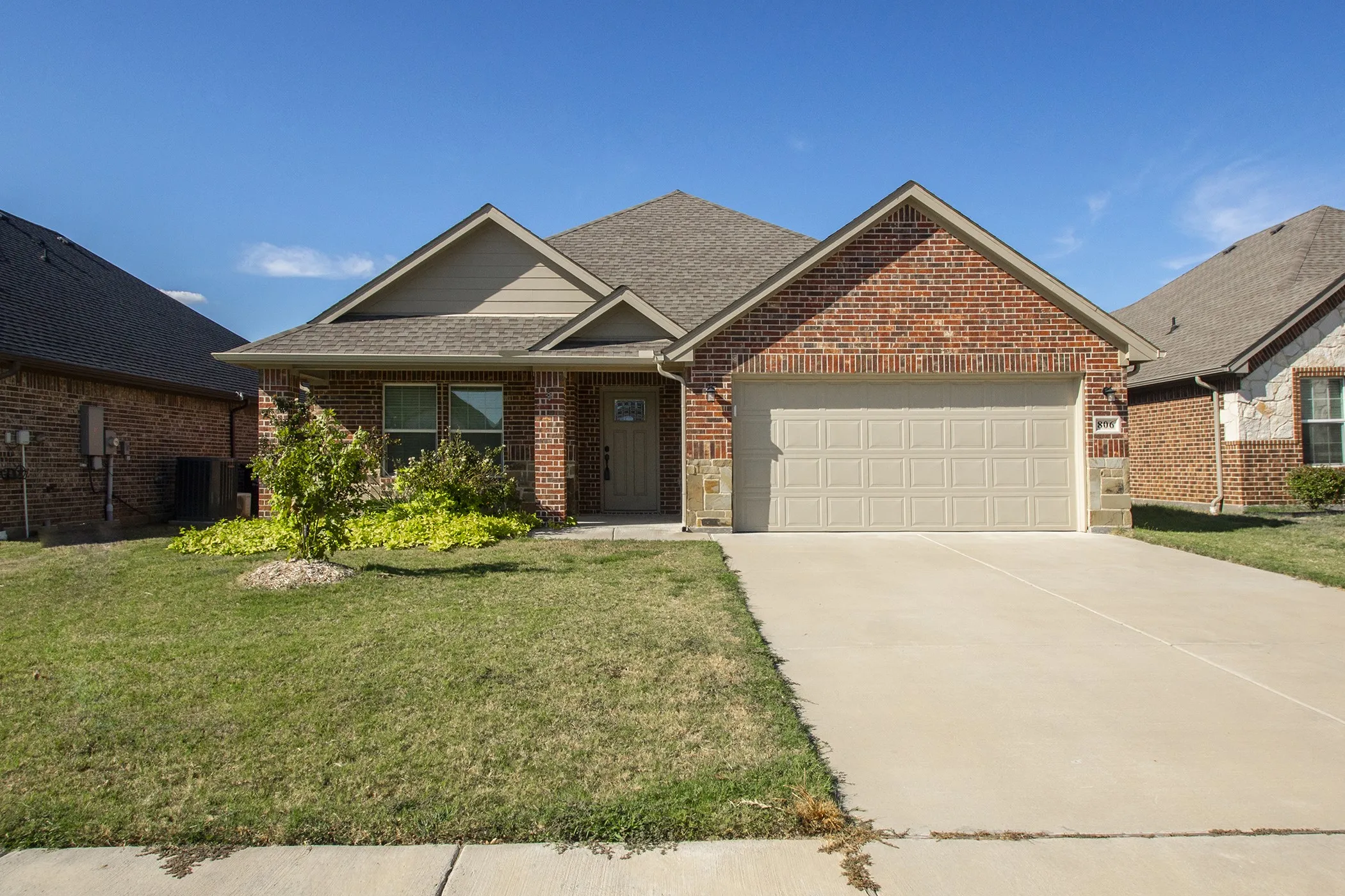 Single Family Residence For Sale in Hunt County , 806 Ransom Way, Greenville, Texas 75402, 3 Bedroom, 2 Bathroom, 2 Garage spaces, 1,614 Sqft, built in 2023, mls#21383705, Real Estate Agent in Greenville, Homes For Sale in Hunt county, Homes For Sale in Greenville, Realtor in Greenville Texas, Real Estate Brokerage Independent Realty Texas, Luminita Cordes Realtor