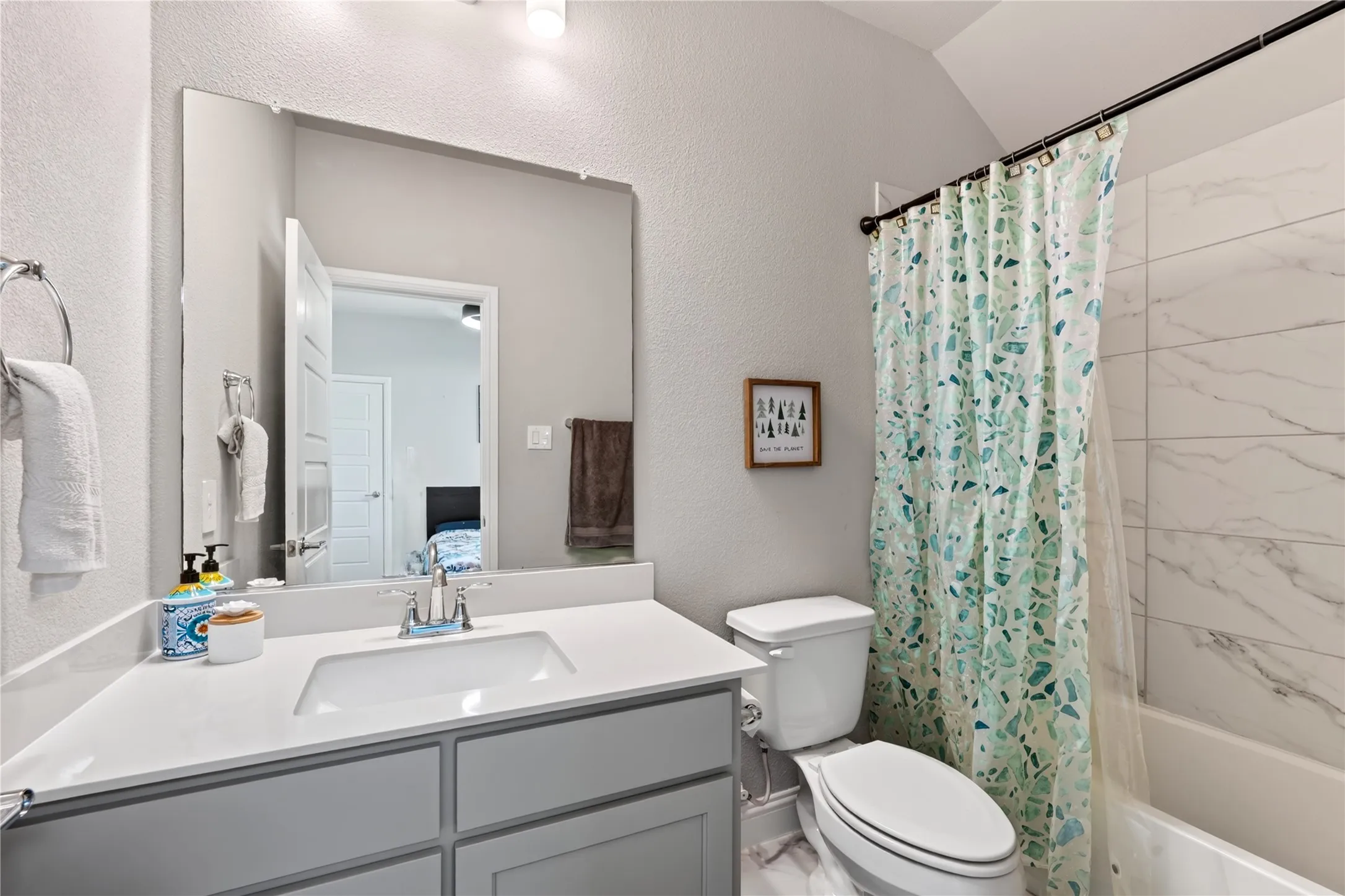 2nd floor bathroom