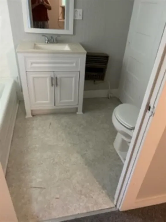 Single Family Residence For Sale in Fannin County , 611 E 10th Street, Bonham, Texas 75418, 2 Bedroom, 1 Bathroom, 1 Garage spaces, 934 Sqft, built in 1940, mls#21385637, Real Estate Agent in Bonham, Homes For Sale in Fannin county, Homes For Sale in Bonham, Realtor in Bonham Texas, Real Estate Brokerage Independent Realty Texas, Luminita Cordes Realtor