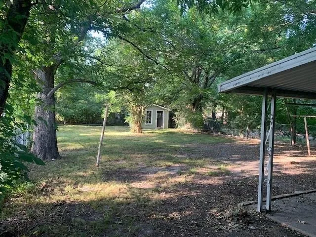 Single Family Residence For Sale in Fannin County , 611 E 10th Street, Bonham, Texas 75418, 2 Bedroom, 1 Bathroom, 1 Garage spaces, 934 Sqft, built in 1940, mls#21385637, Real Estate Agent in Bonham, Homes For Sale in Fannin county, Homes For Sale in Bonham, Realtor in Bonham Texas, Real Estate Brokerage Independent Realty Texas, Luminita Cordes Realtor