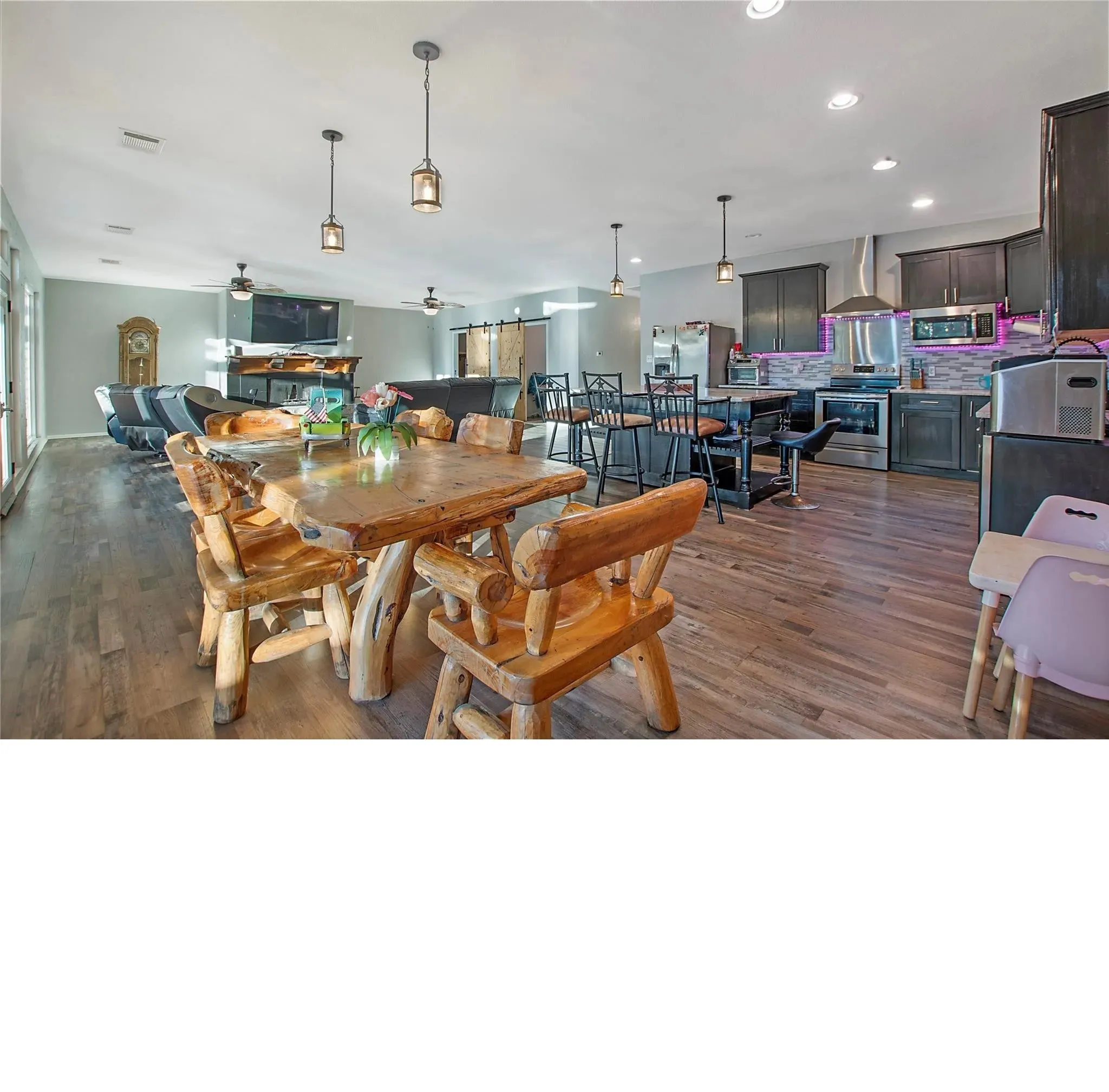 Single Family Residence For Rent in Henderson County , 166 INDIAN GAP, Mabank, Texas 75156, 6 Bedroom, 4 Bathroom, Garage spaces, 2,800 Sqft, built in 2021, mls#21387062, Real Estate Agent in Mabank, Homes For Rent in Henderson county, Homes For Rent in Mabank, Realtor in Mabank Texas, Real Estate Brokerage Independent Realty Texas, Luminita Cordes Realtor