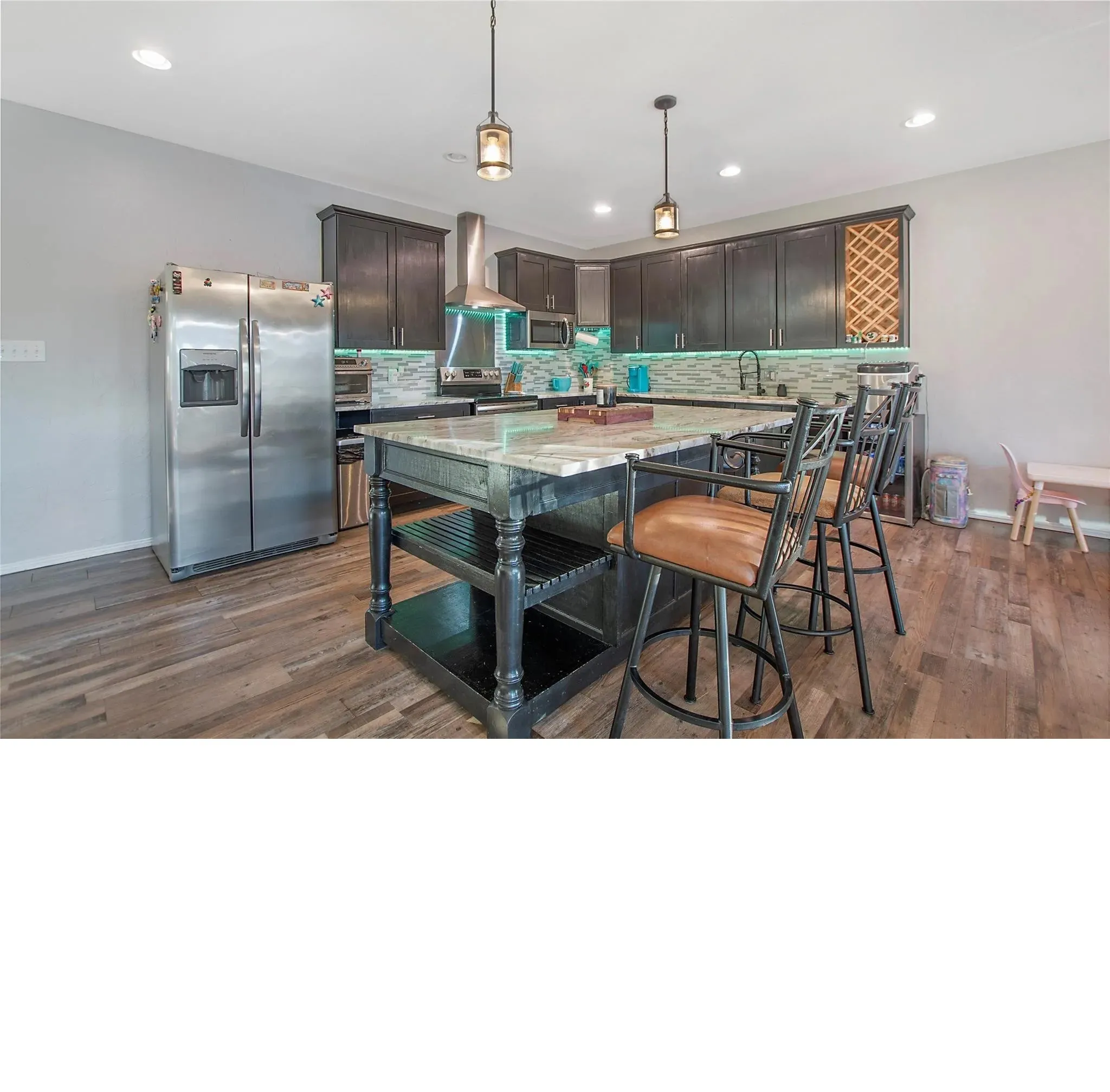 Single Family Residence For Rent in Henderson County , 166 INDIAN GAP, Mabank, Texas 75156, 6 Bedroom, 4 Bathroom, Garage spaces, 2,800 Sqft, built in 2021, mls#21387062, Real Estate Agent in Mabank, Homes For Rent in Henderson county, Homes For Rent in Mabank, Realtor in Mabank Texas, Real Estate Brokerage Independent Realty Texas, Luminita Cordes Realtor