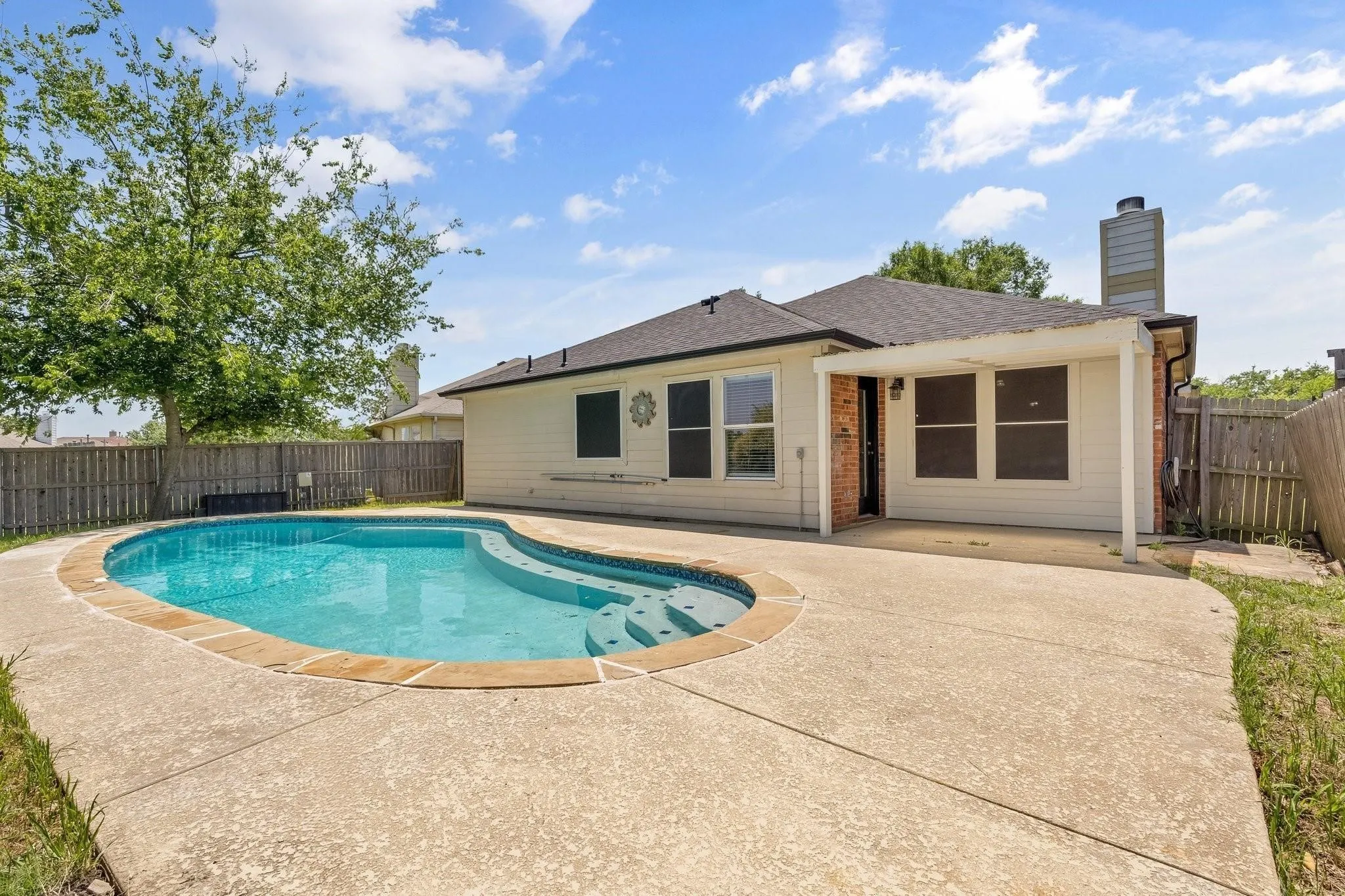 Single Family Residence For Sale in Kaufman County , 1132 Singletree Drive, Forney, Texas 75126, 4 Bedroom, 2 Bathroom, 1 Garage spaces, 1,902 Sqft, built in 2002, mls#21387063, Real Estate Agent in Forney, Homes For Sale in Kaufman county, Homes For Sale in Forney, Realtor in Forney Texas, Real Estate Brokerage Independent Realty Texas, Luminita Cordes Realtor