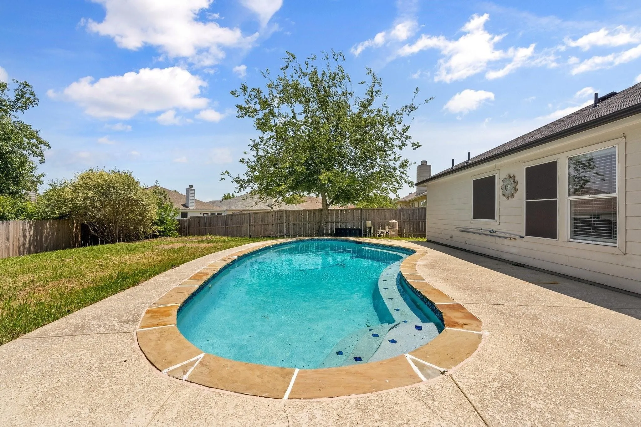 Single Family Residence For Sale in Kaufman County , 1132 Singletree Drive, Forney, Texas 75126, 4 Bedroom, 2 Bathroom, 1 Garage spaces, 1,902 Sqft, built in 2002, mls#21387063, Real Estate Agent in Forney, Homes For Sale in Kaufman county, Homes For Sale in Forney, Realtor in Forney Texas, Real Estate Brokerage Independent Realty Texas, Luminita Cordes Realtor