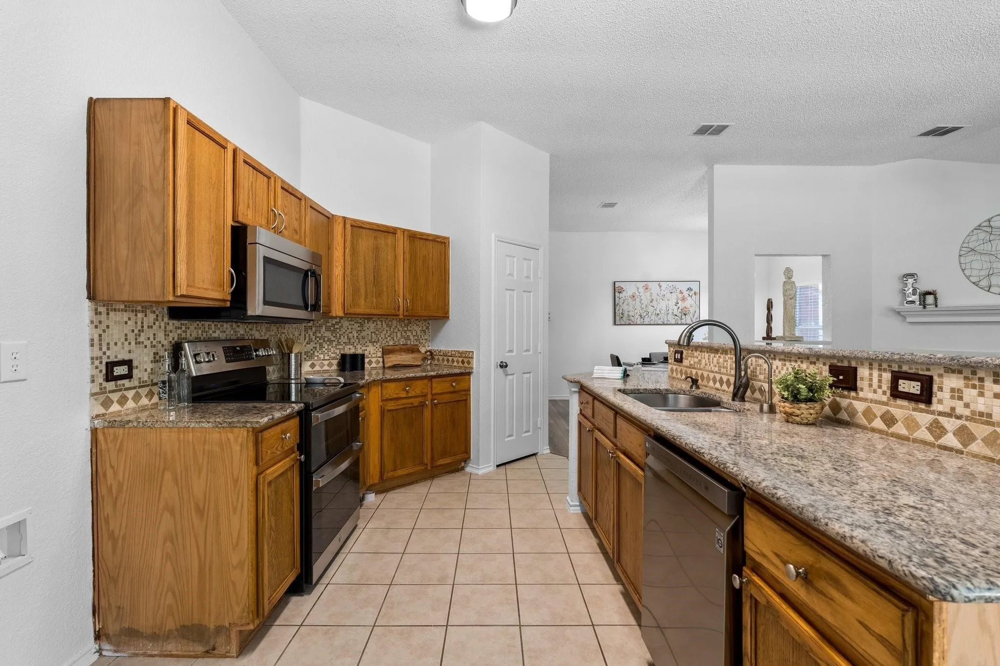 Single Family Residence For Sale in Kaufman County , 1132 Singletree Drive, Forney, Texas 75126, 4 Bedroom, 2 Bathroom, 1 Garage spaces, 1,902 Sqft, built in 2002, mls#21387063, Real Estate Agent in Forney, Homes For Sale in Kaufman county, Homes For Sale in Forney, Realtor in Forney Texas, Real Estate Brokerage Independent Realty Texas, Luminita Cordes Realtor